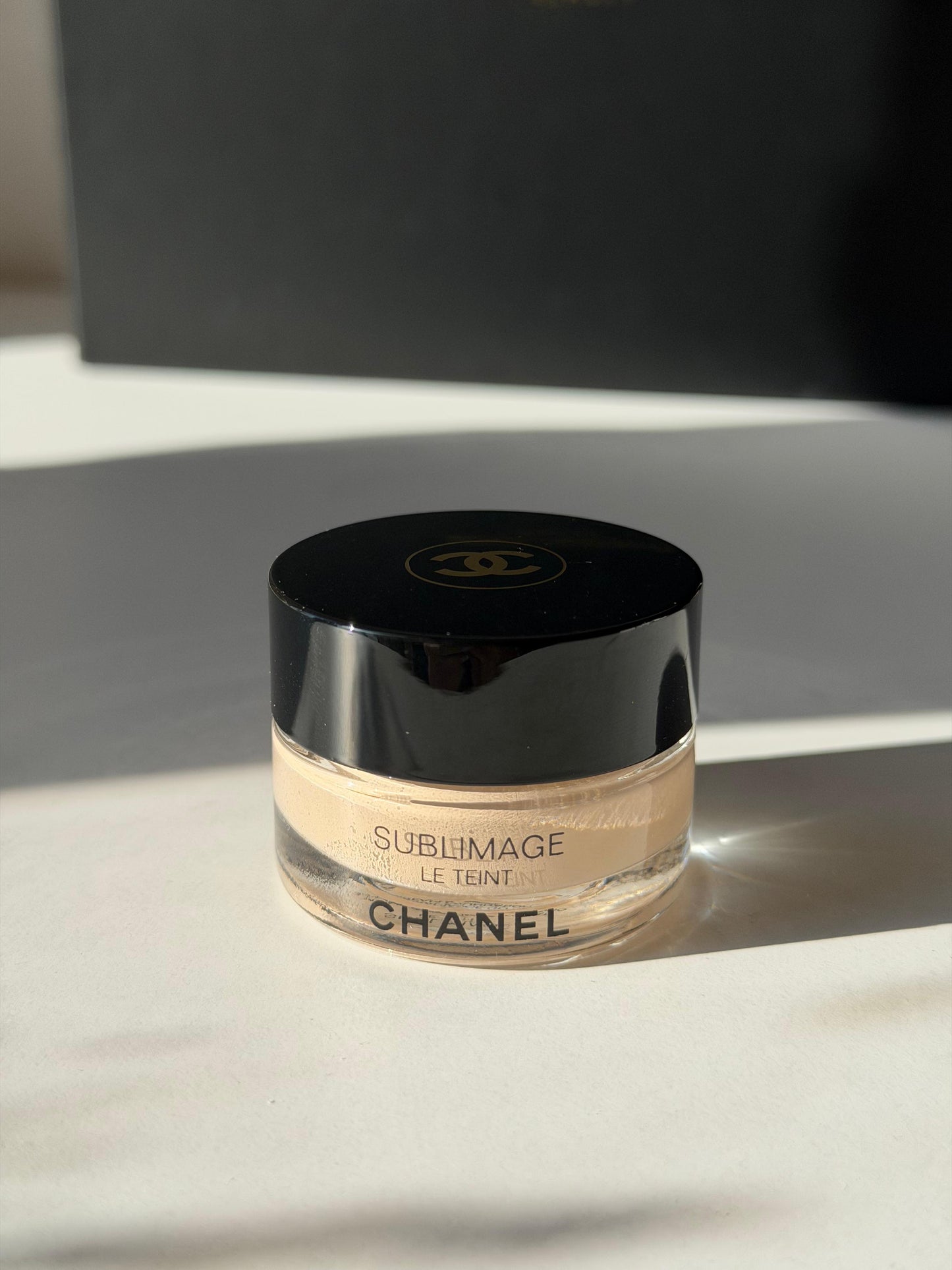 CHANEL Sublimage Le Teint 
Ultimate Radiance - Generating Cream Foundation (10)