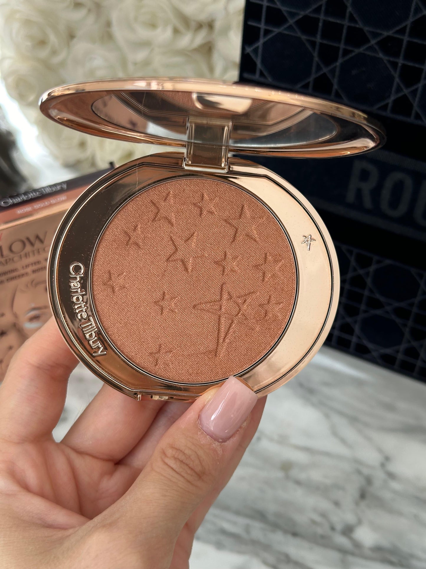 CHARLOTTE TILBURY Hollywood Glow Glide Face Architect Highlighter - Rose Gold Glow