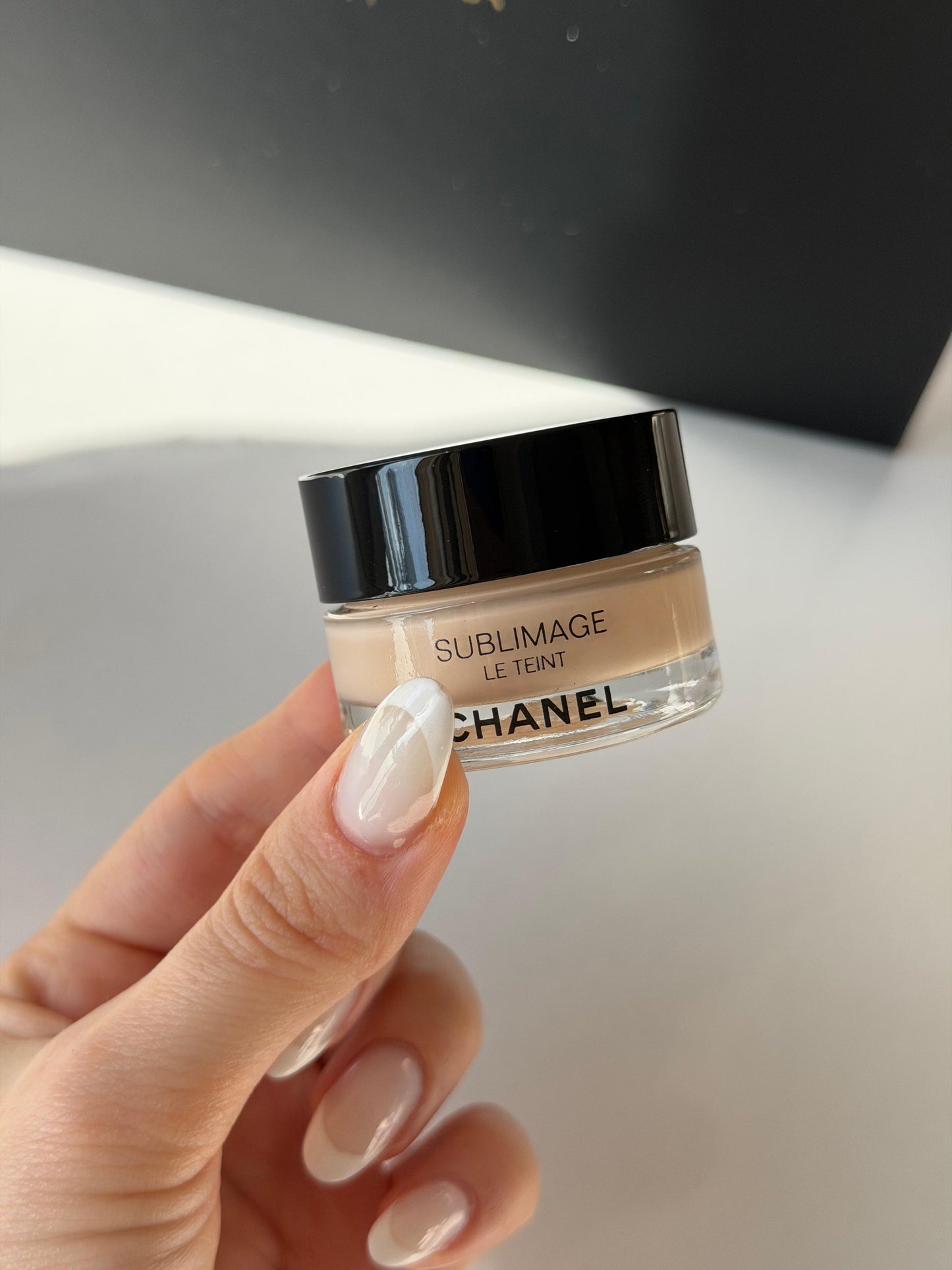 CHANEL Sublimage Le Teint 
Ultimate Radiance - Generating Cream Foundation (10)