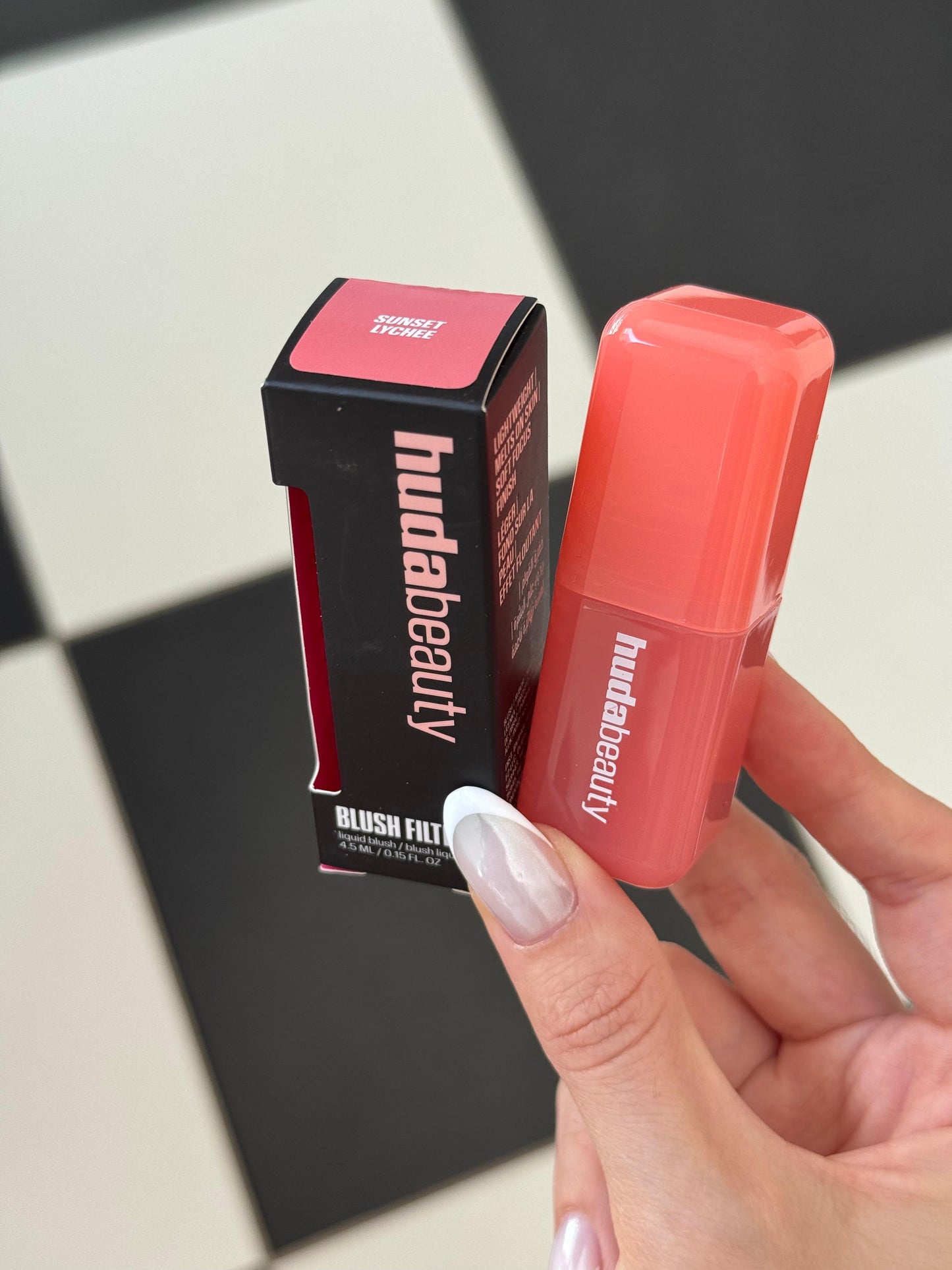HUDA BEAUTY 
Blush Filter Soft Glow Liquid Blush - Sunset Lychee