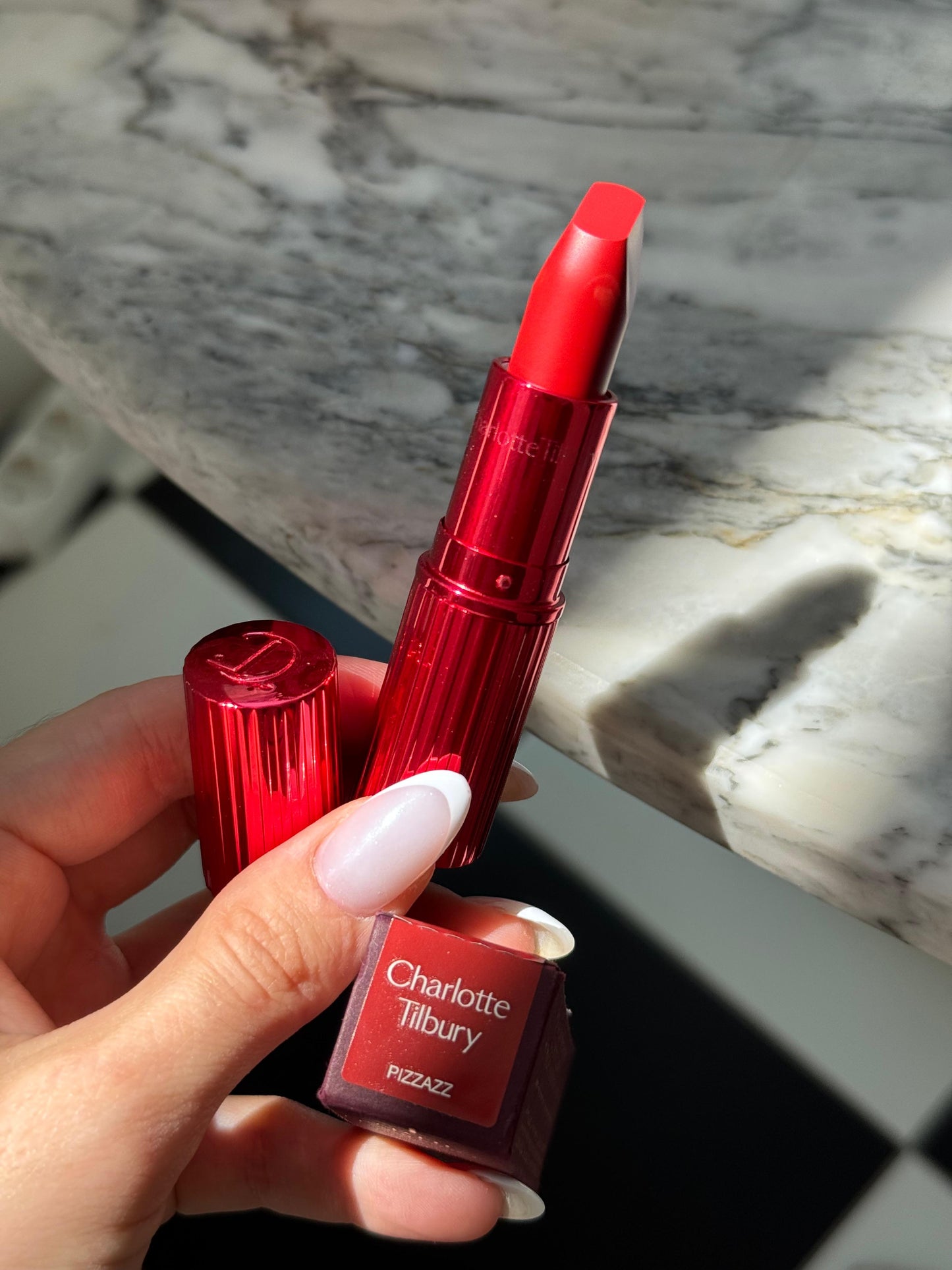 CHARLOTTE TILBURY Matte Revolution Lipstick - Pizzazz