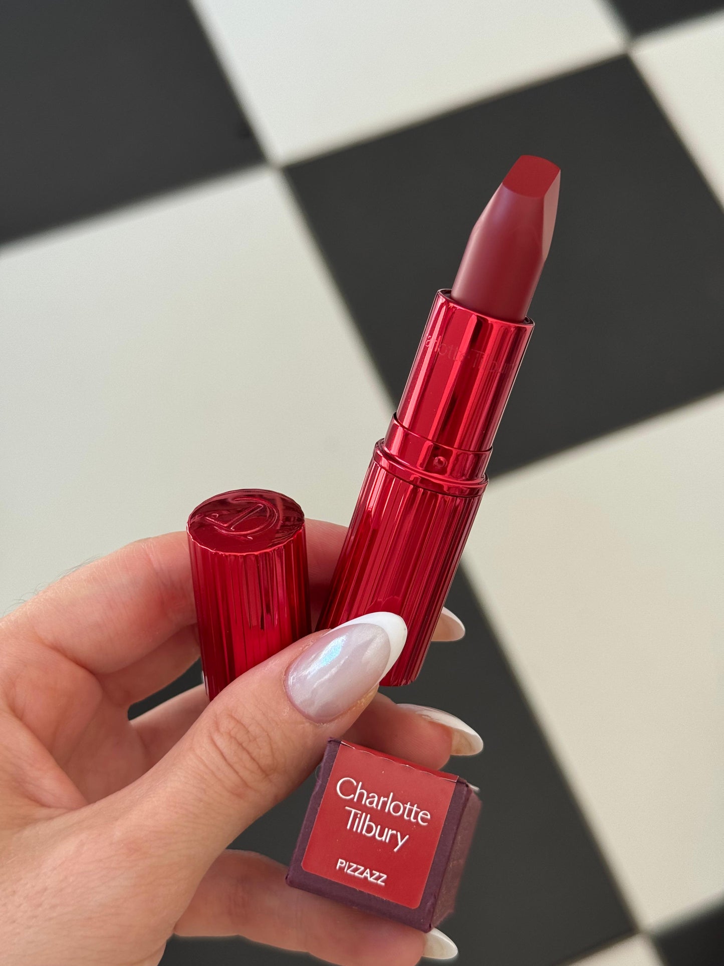 CHARLOTTE TILBURY Matte Revolution Lipstick - Pizzazz