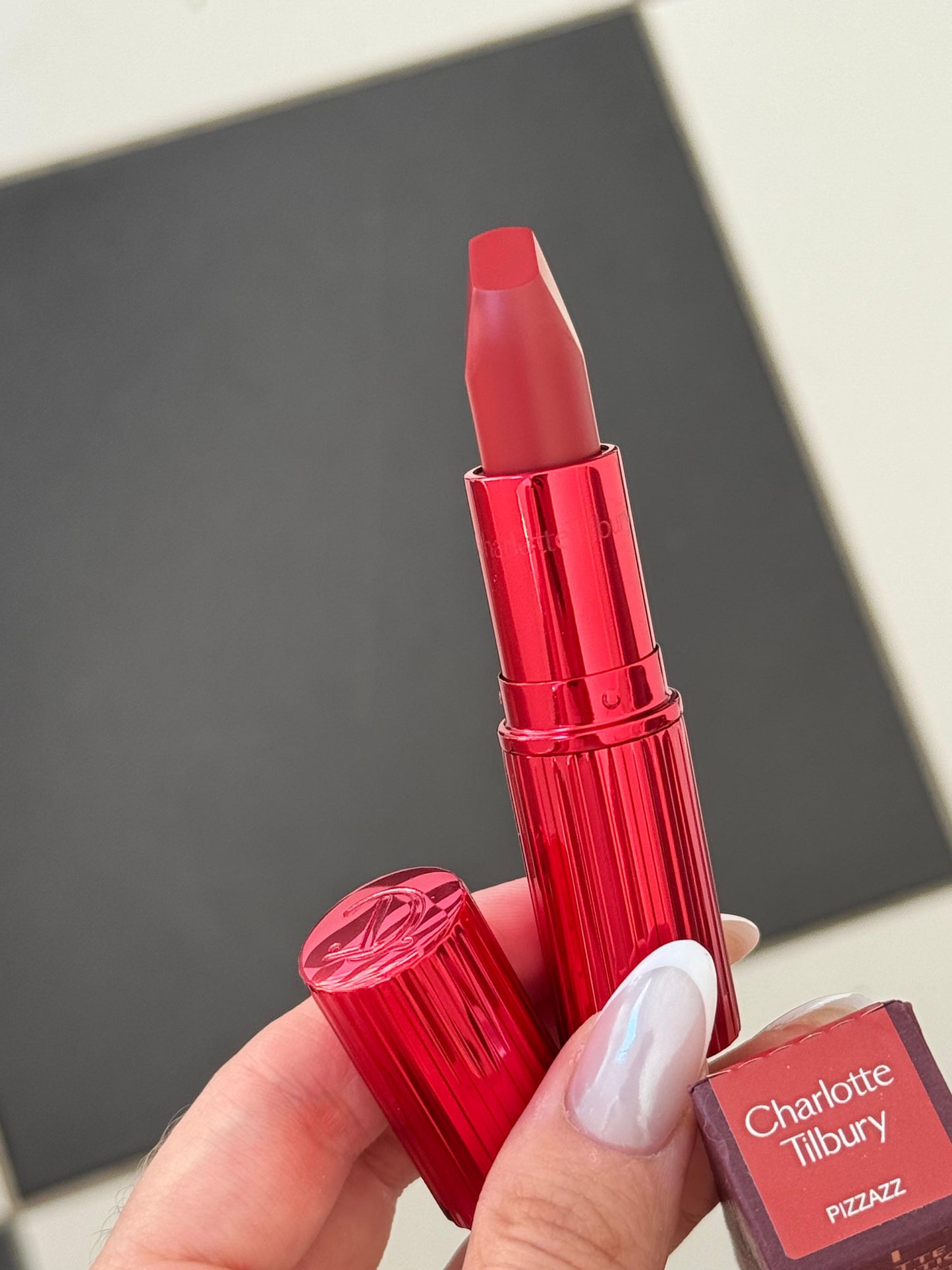 CHARLOTTE TILBURY Matte Revolution Lipstick - Pizzazz