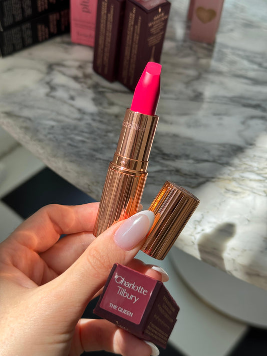 CHARLOTTE TILBURY Matte Revolution Lipstick - The Queen