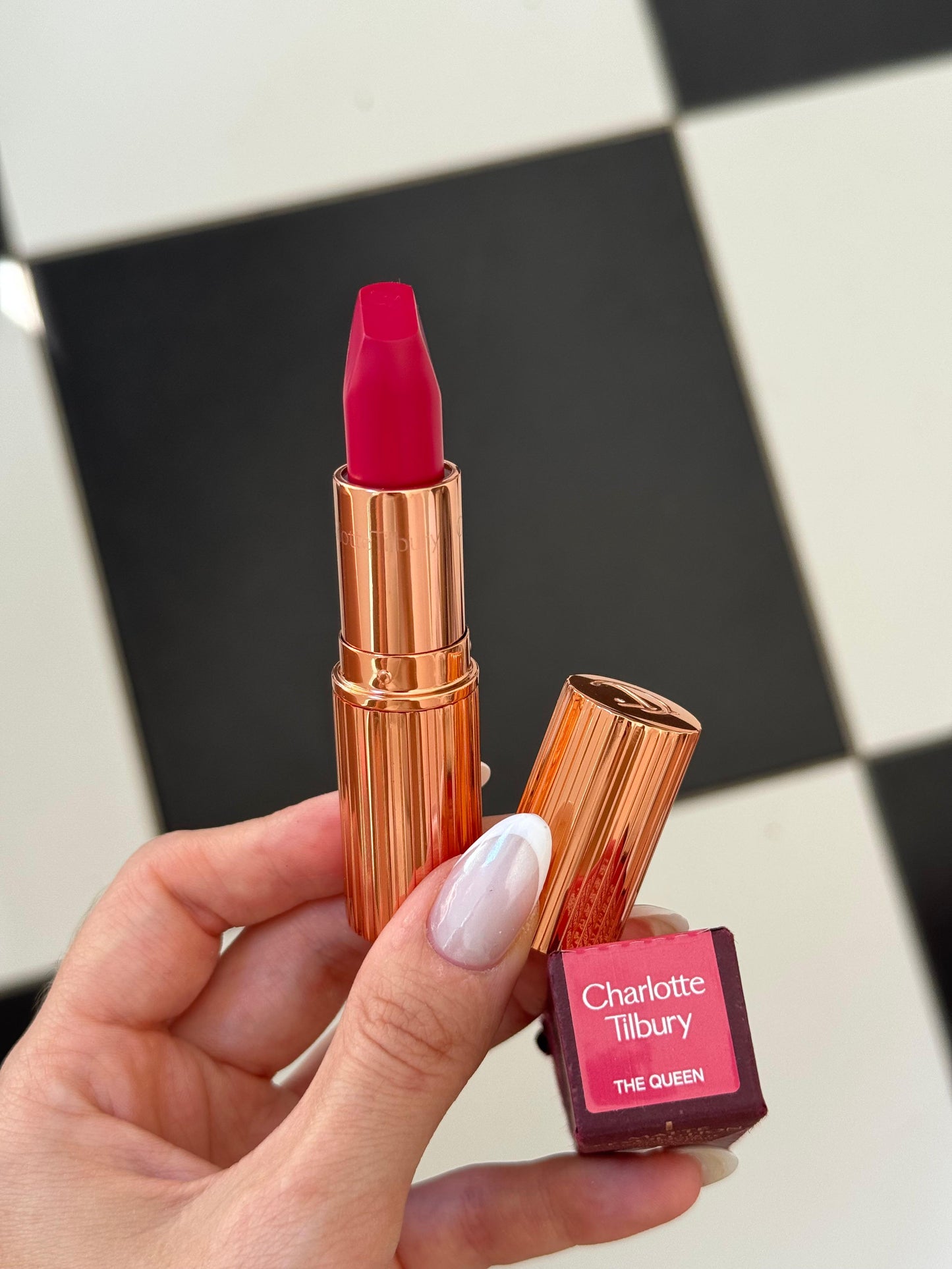 CHARLOTTE TILBURY Matte Revolution Lipstick - The Queen