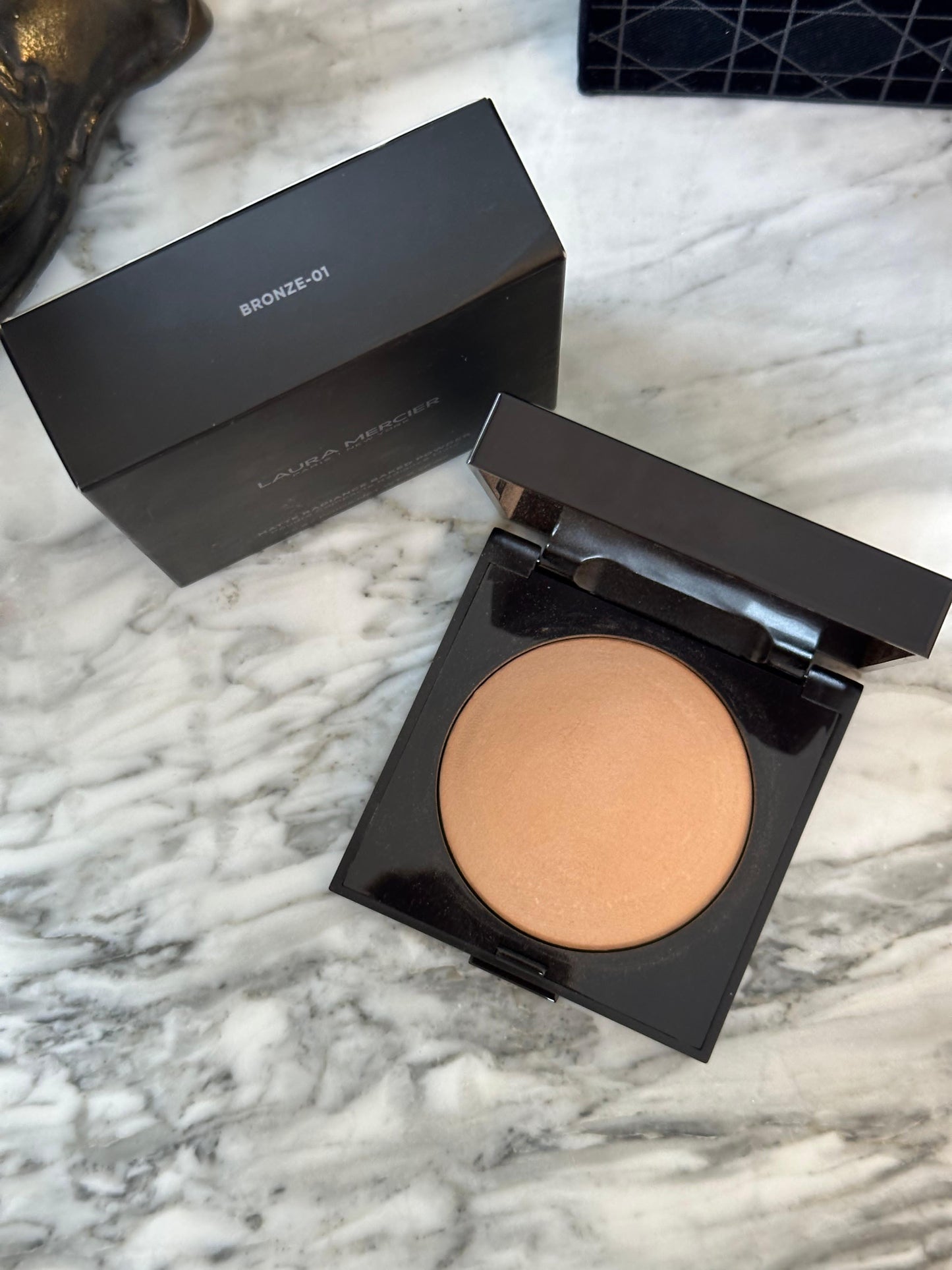 LAURA MERCIER Matte Radiance Baked Face Powder 
Soft Matte Radiance