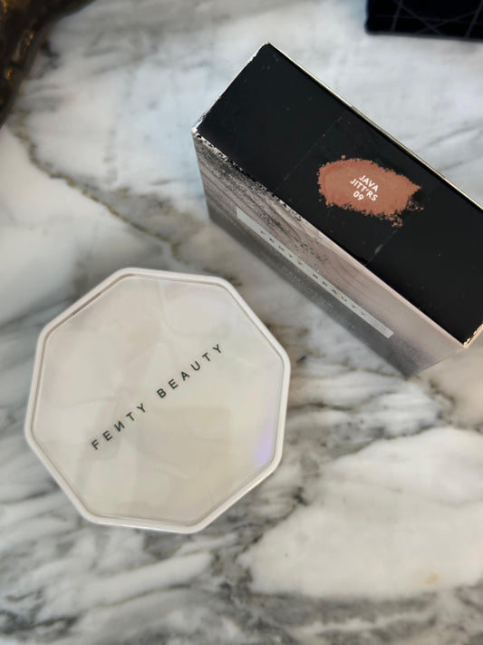 FENTY BEAUTY
Demi’glow Light-Diffusing Highlighter