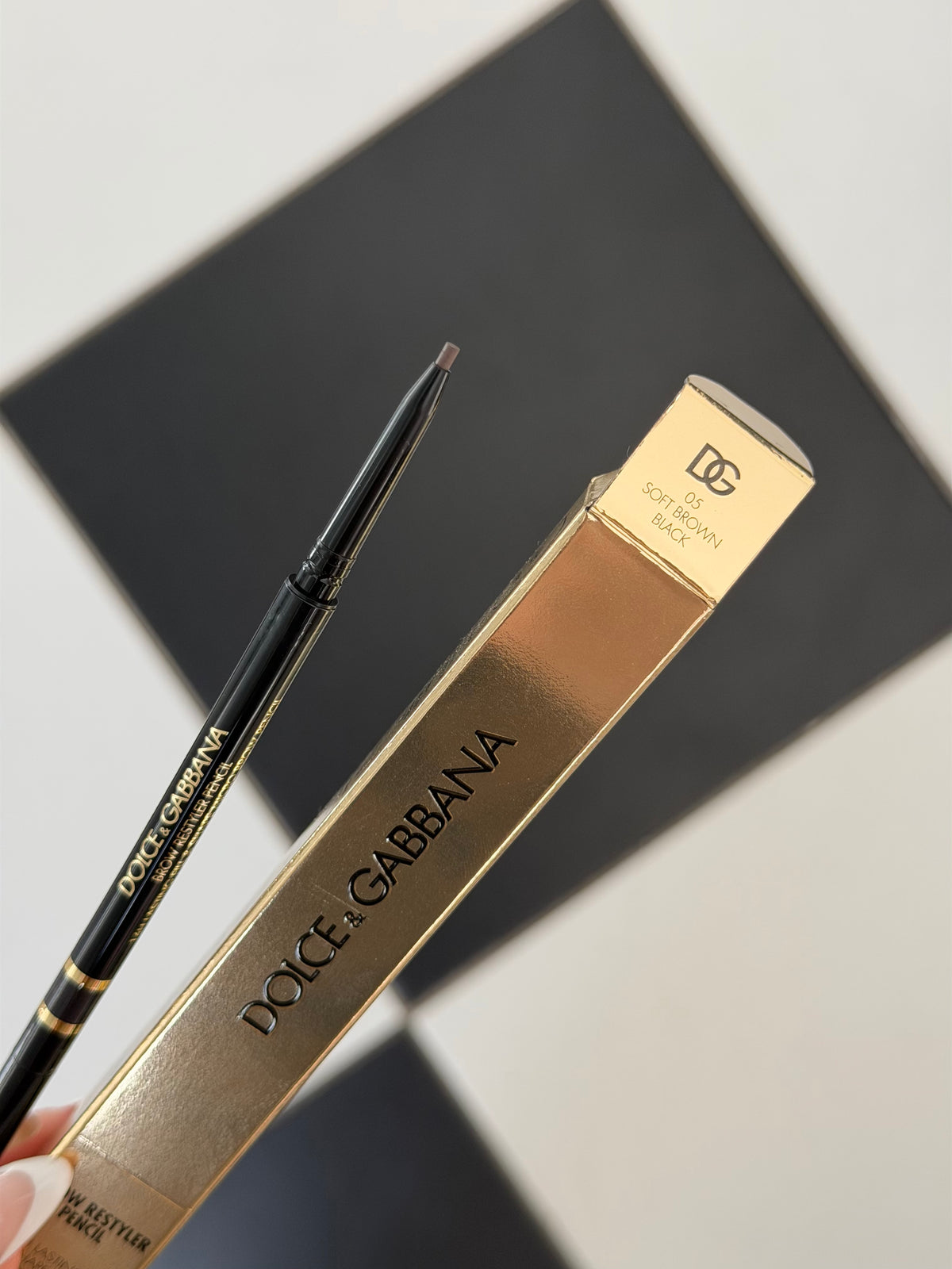 DOLCE&GABBANA Brow Restyler Pencil (05)
16H Lasting Fill & Shape Micro Brow Pencil