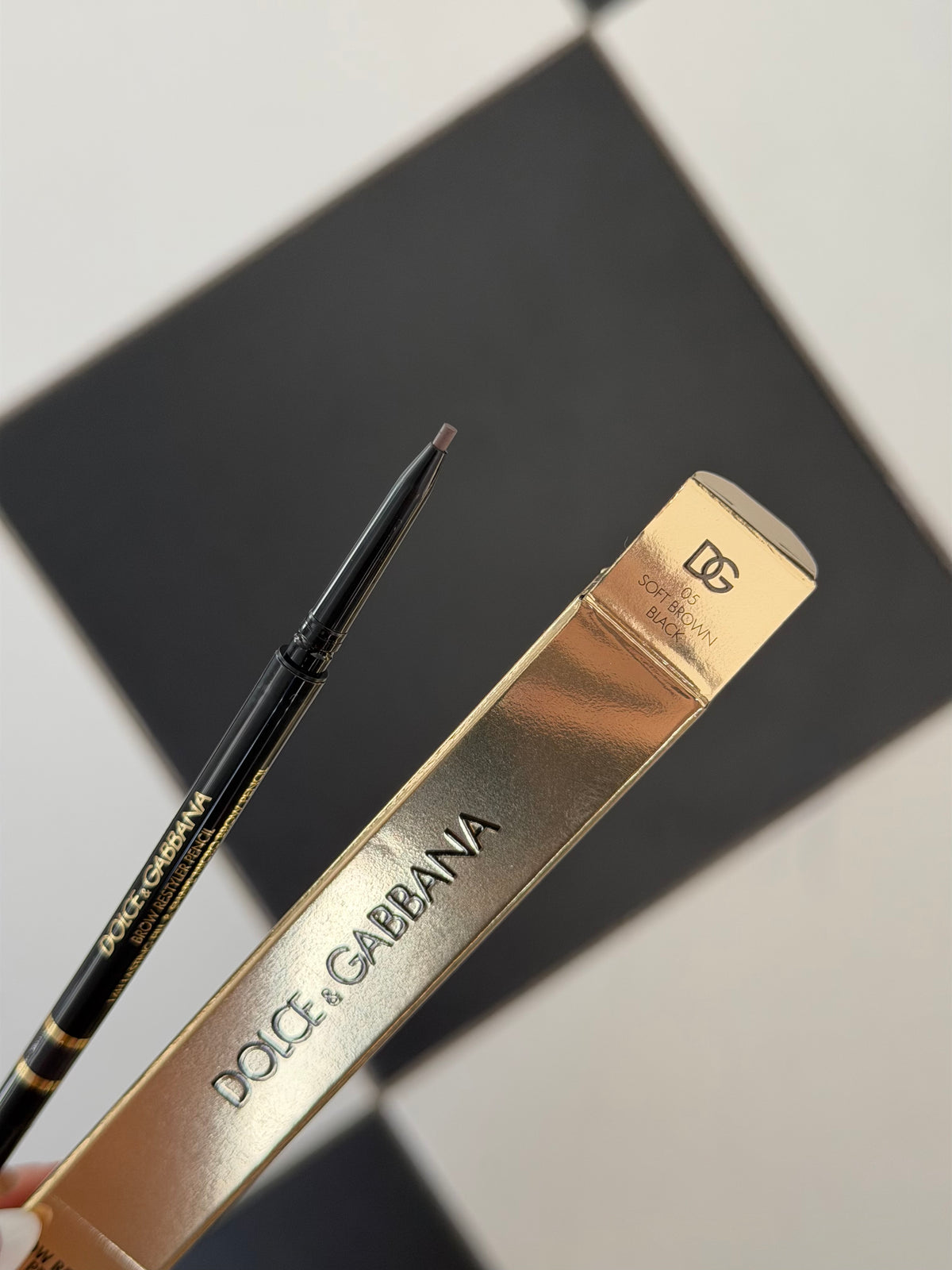 DOLCE&GABBANA Brow Restyler Pencil (05)
16H Lasting Fill & Shape Micro Brow Pencil