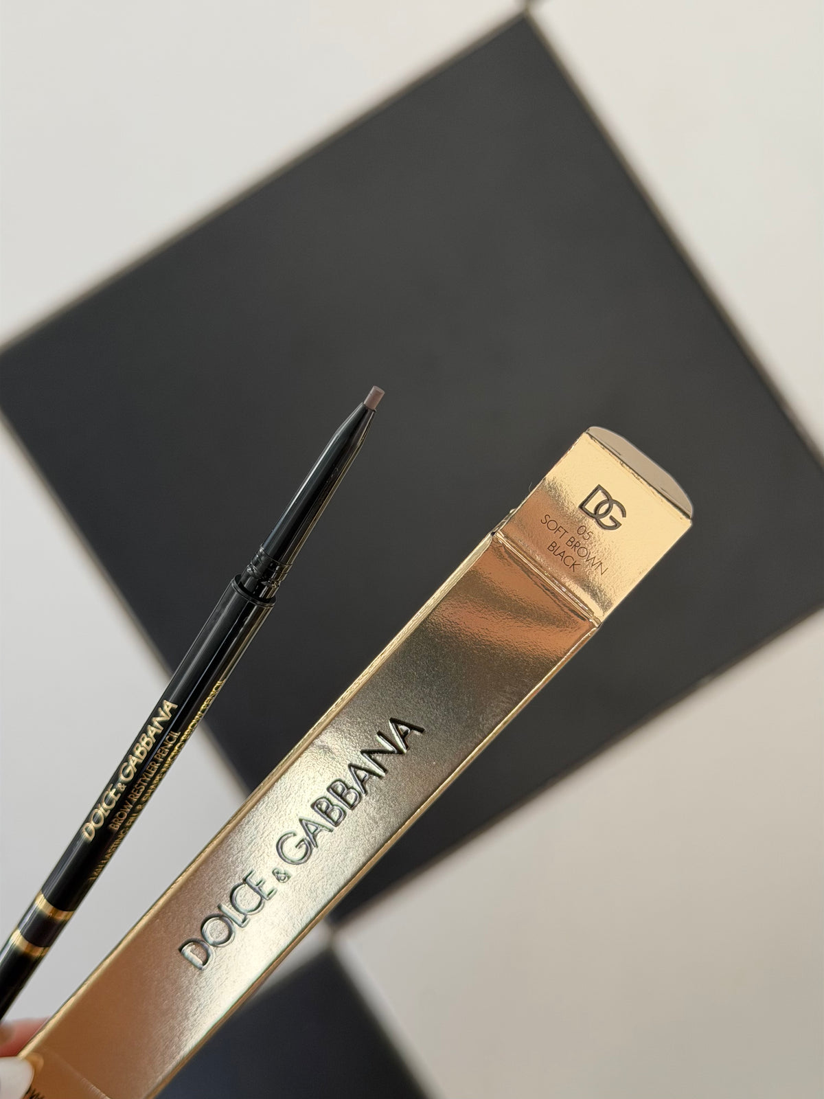 DOLCE&GABBANA Brow Restyler Pencil (05)
16H Lasting Fill & Shape Micro Brow Pencil