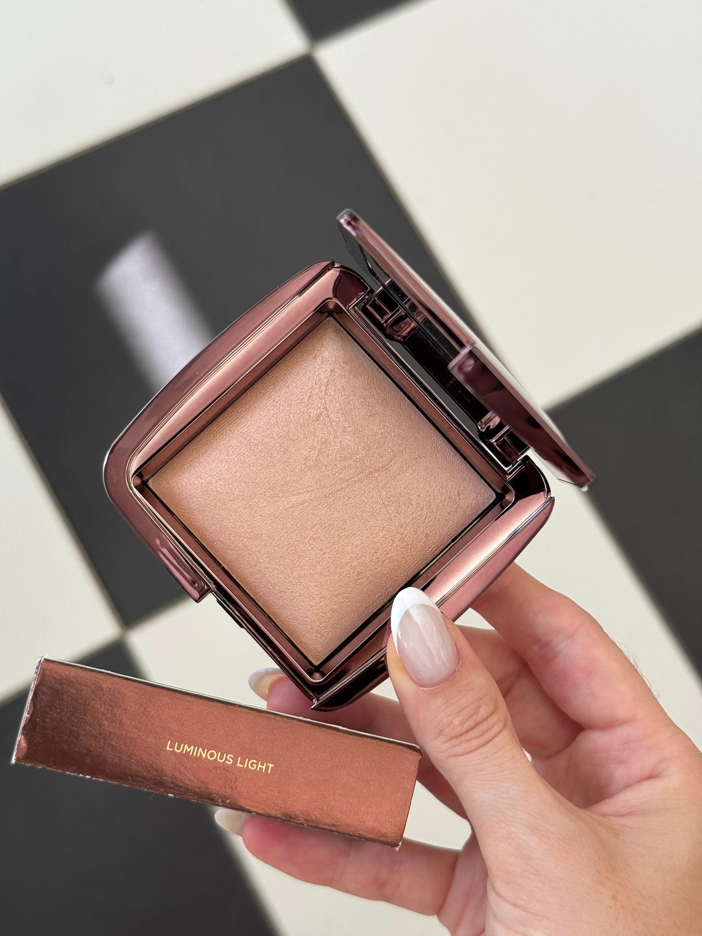 HOURGLASS Ambient Lighting Powder - Luminous Light
