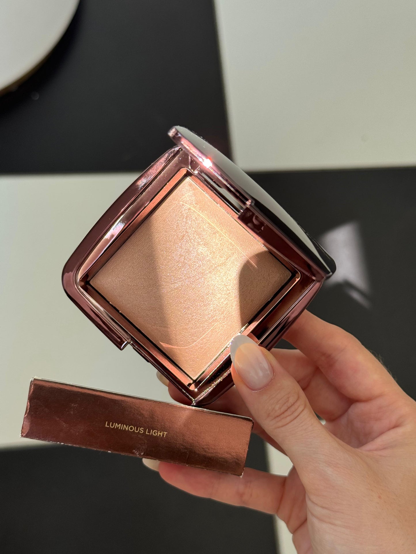 HOURGLASS Ambient Lighting Powder - Luminous Light