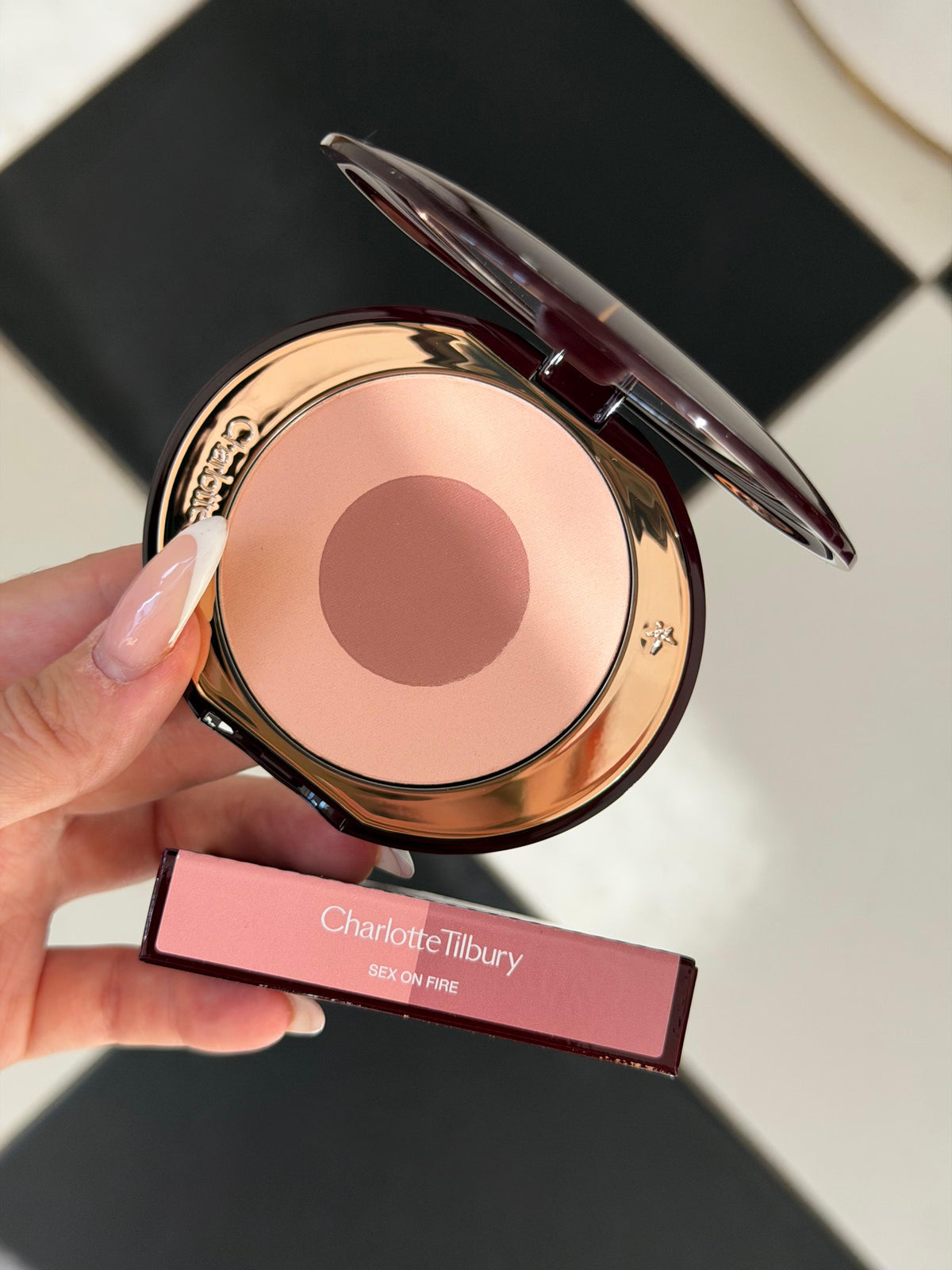 CHARLOTTE TILBURY Cheek To Chic Swish And Pop Blusher