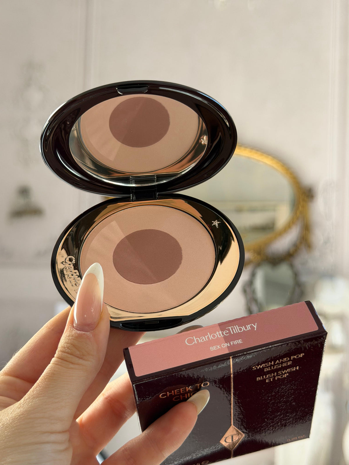 CHARLOTTE TILBURY Cheek To Chic Swish And Pop Blusher