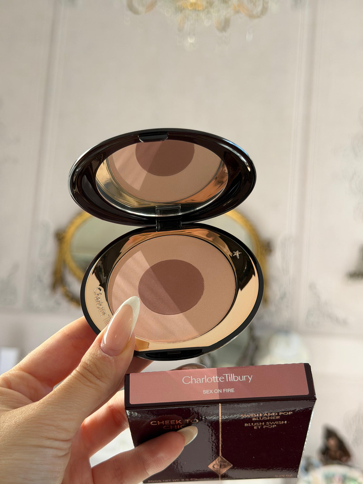 CHARLOTTE TILBURY Cheek To Chic Swish And Pop Blusher