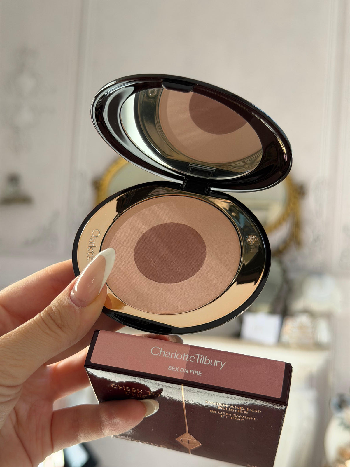 CHARLOTTE TILBURY Cheek To Chic Swish And Pop Blusher
