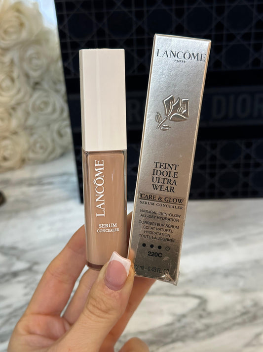 LANCÔME Teint Idole Ultra Wear Care & Glow Serum Concealer
Medium Coverage & Natural Glow Finish