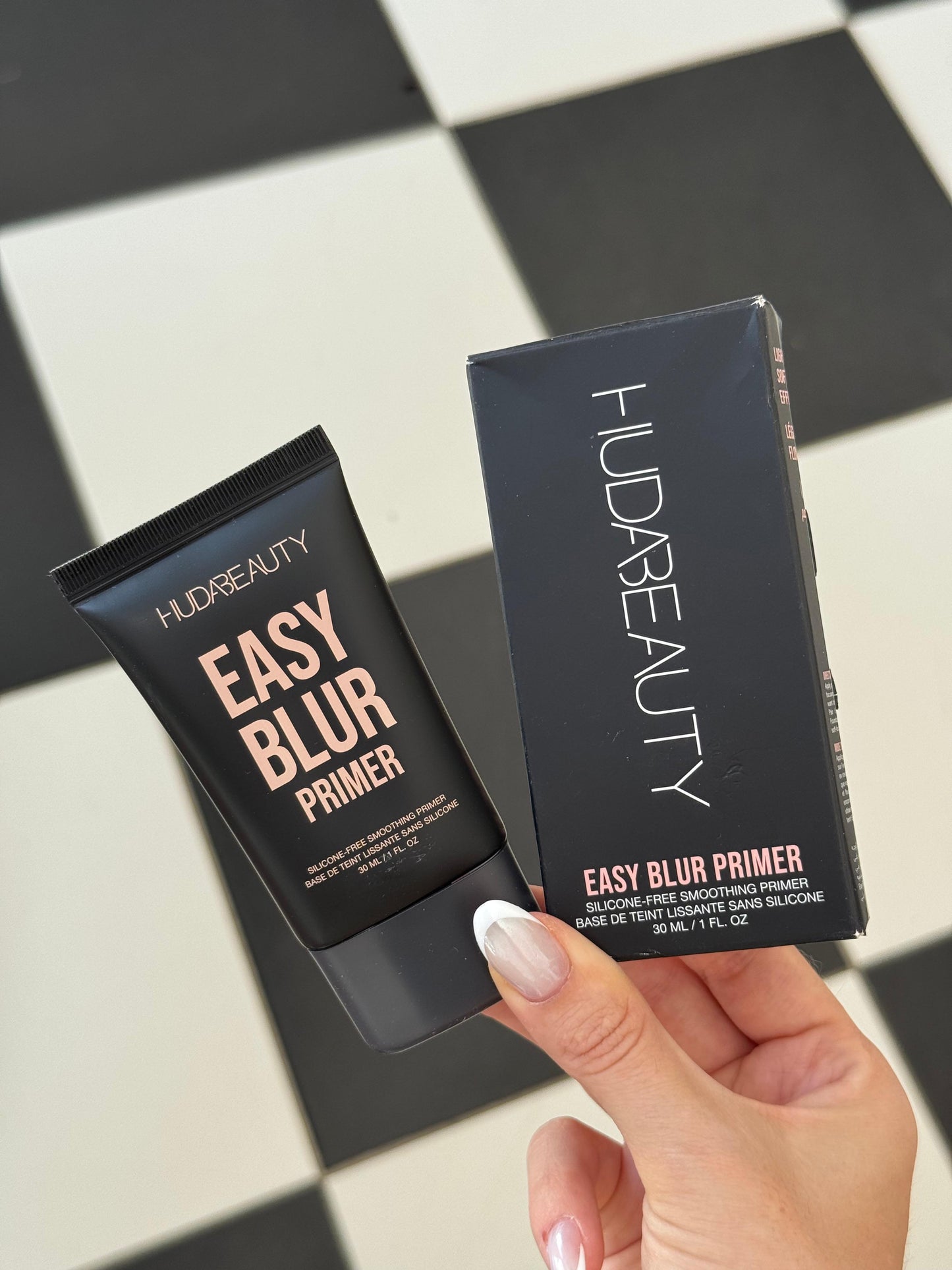 HUDA BEAUTY 
Easy Blur Silicone-Free Smoothing & Pore-Minimizing Primer