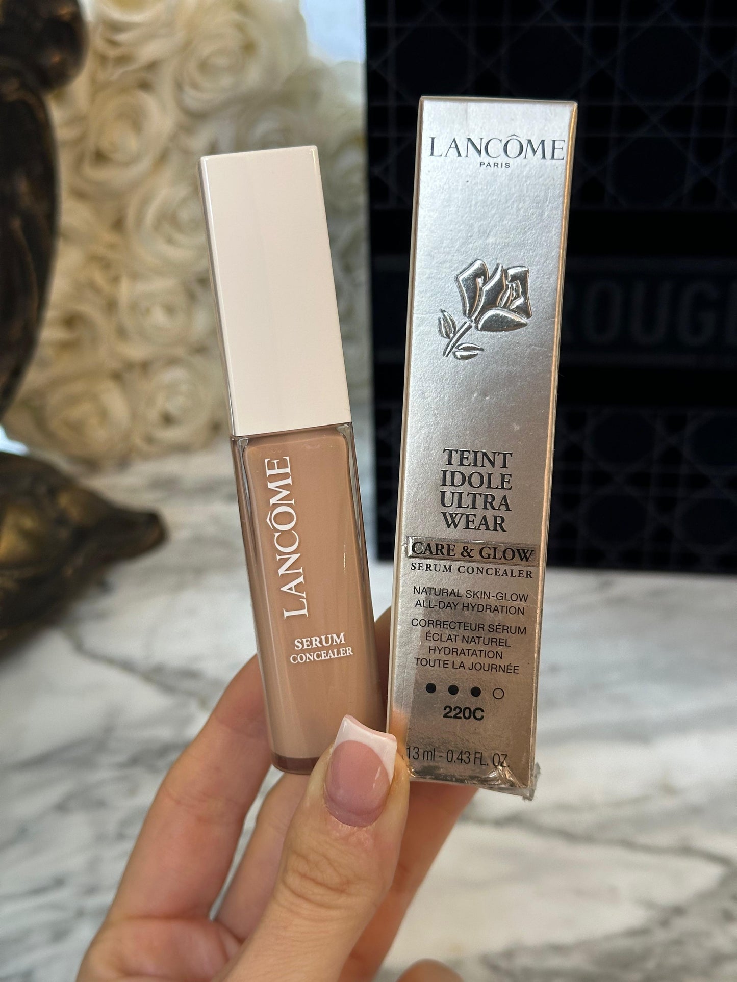 LANCÔME Teint Idole Ultra Wear Care & Glow Serum Concealer
Medium Coverage & Natural Glow Finish