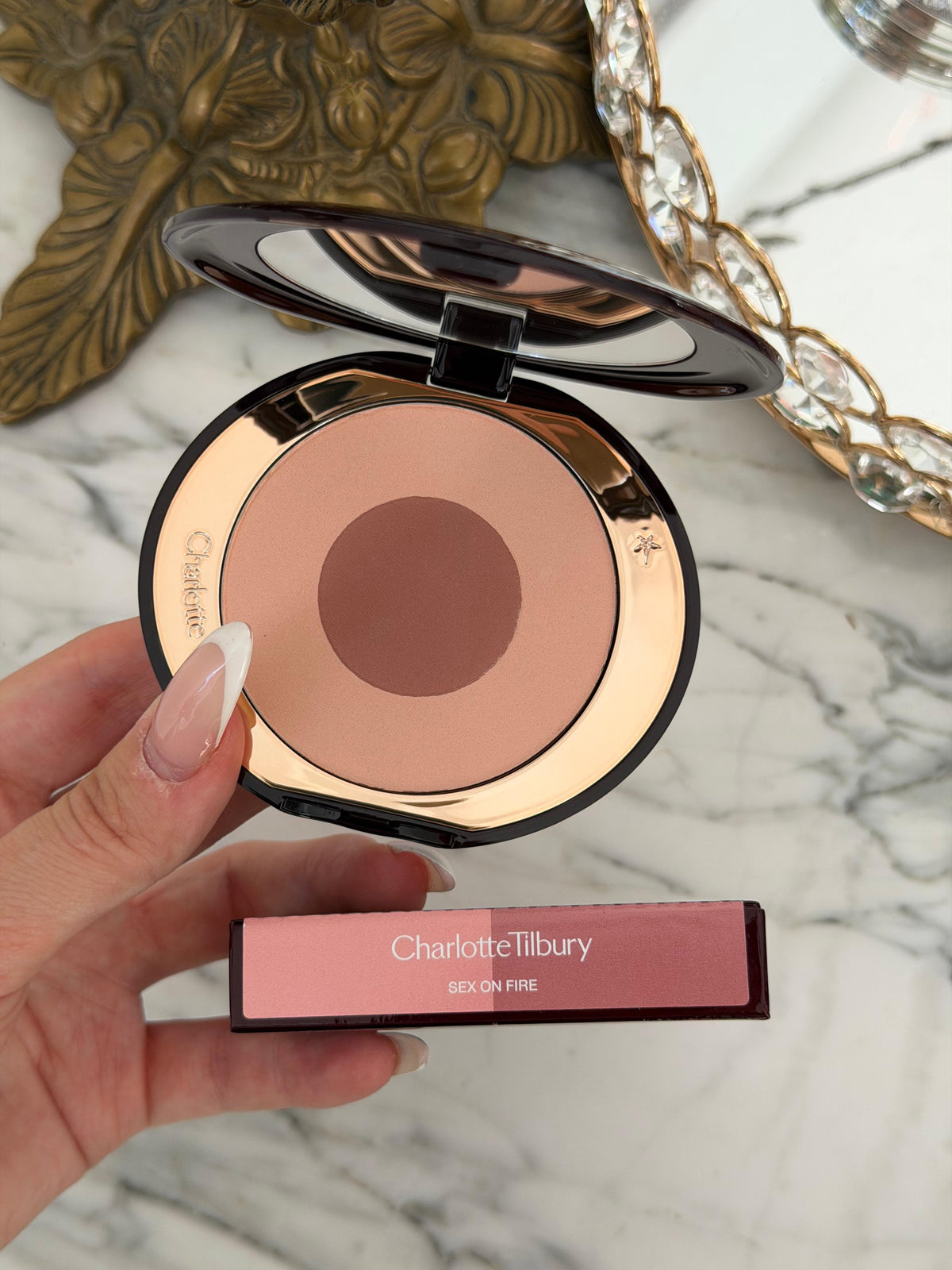 CHARLOTTE TILBURY Cheek To Chic Swish And Pop Blusher