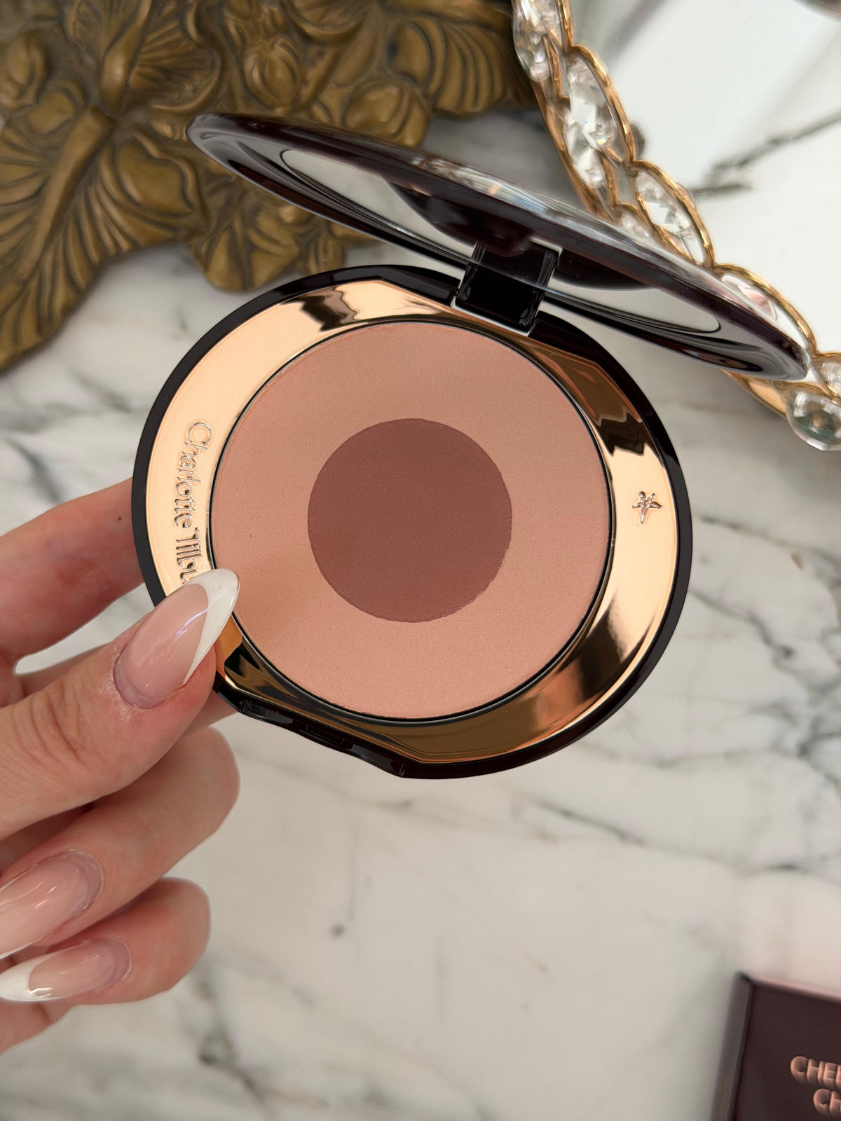 CHARLOTTE TILBURY Cheek To Chic Swish And Pop Blusher