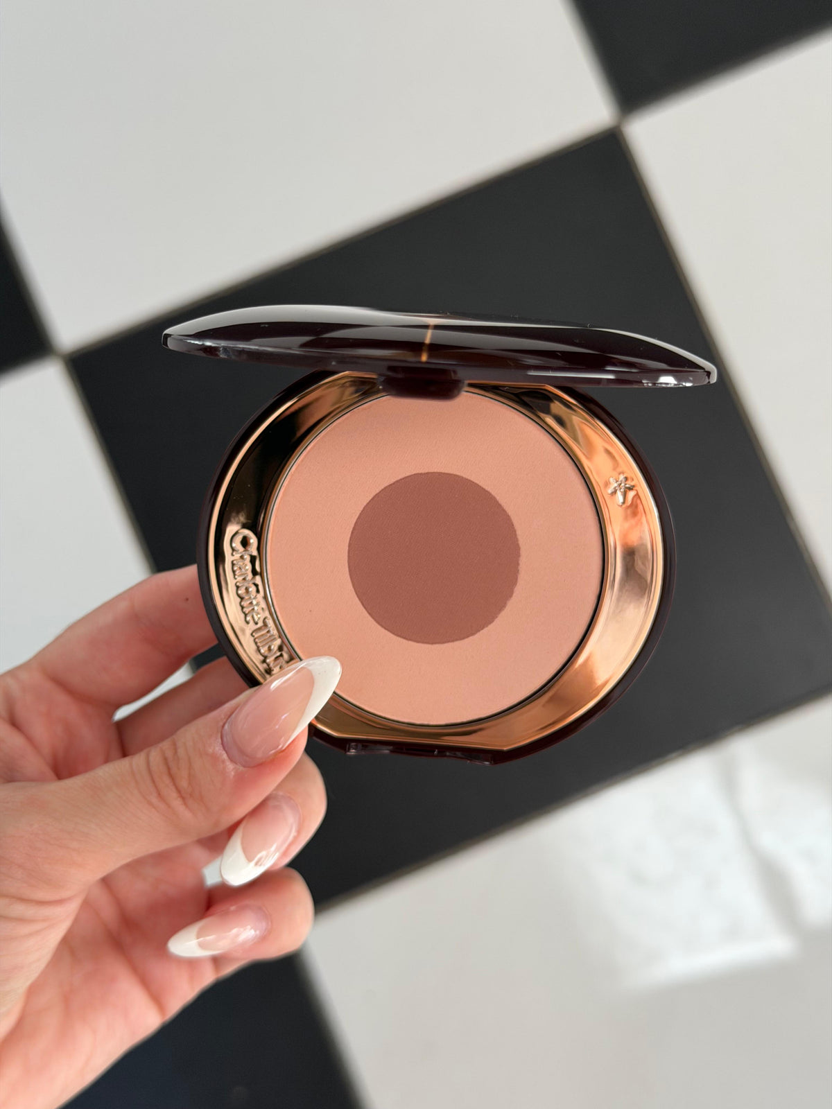 CHARLOTTE TILBURY Cheek To Chic Swish And Pop Blusher