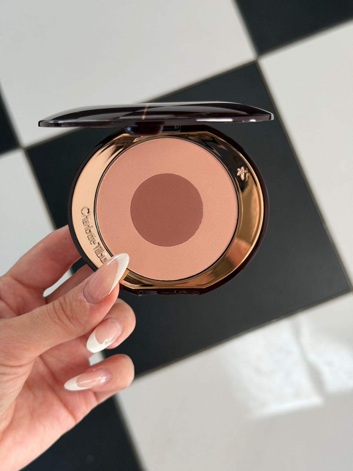 CHARLOTTE TILBURY Cheek To Chic Swish And Pop Blusher
