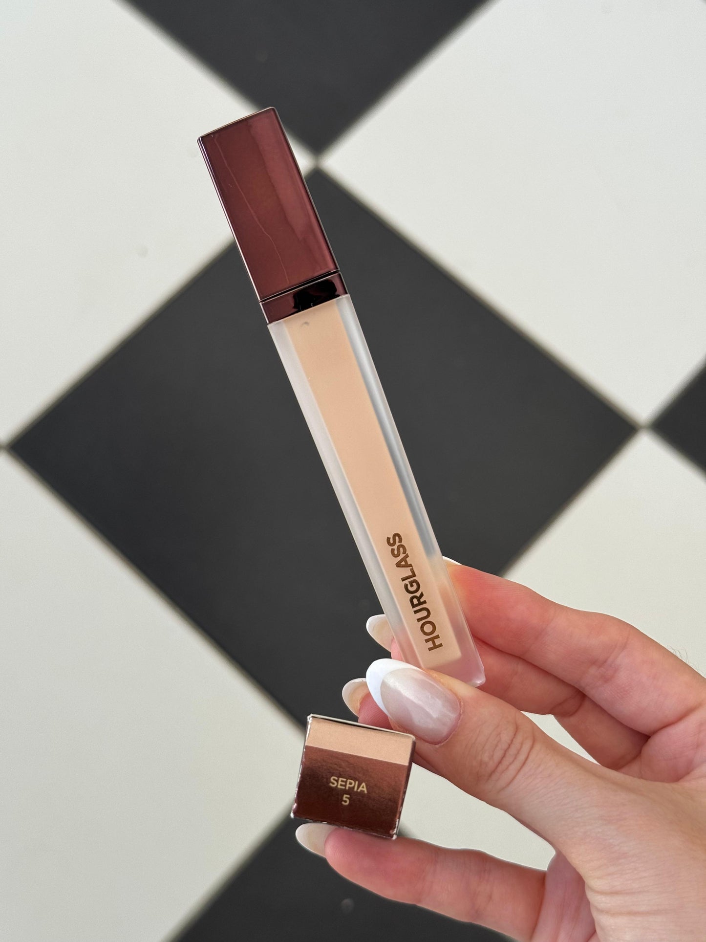 HOURGLASS Vanish™ Airbrush Concealer