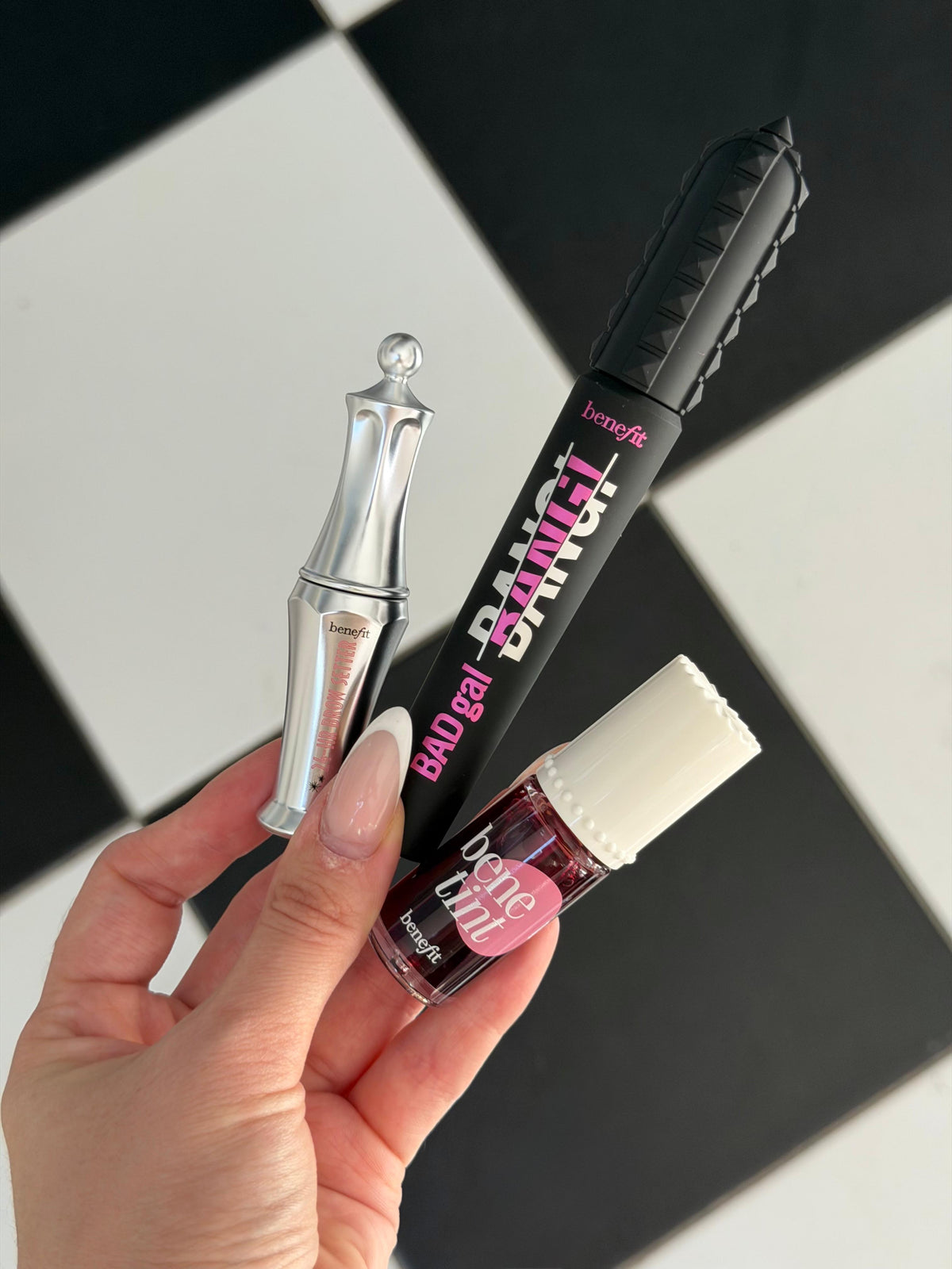 BENEFIT Rhythm & Beauty Radio Set
Full-size Mascara & Tint + Mini Brow Setter