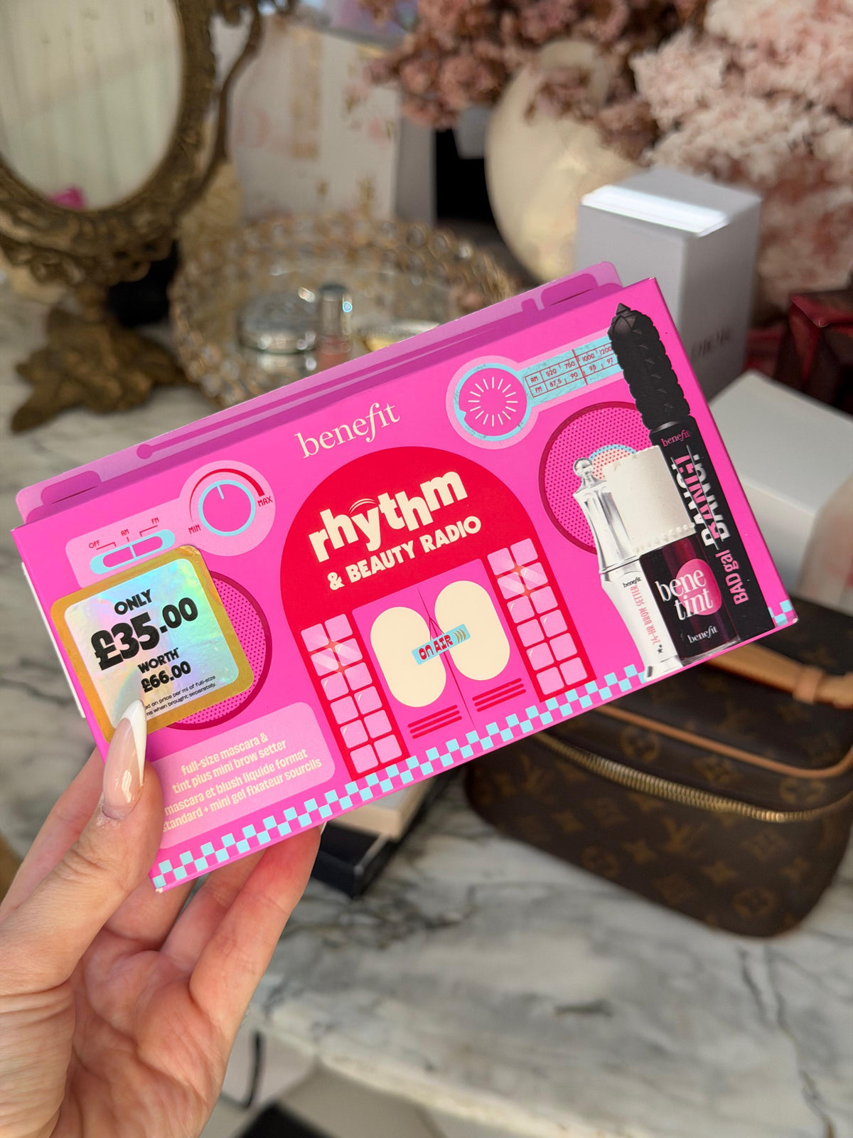 BENEFIT Rhythm & Beauty Radio Set
Full-size Mascara & Tint + Mini Brow Setter