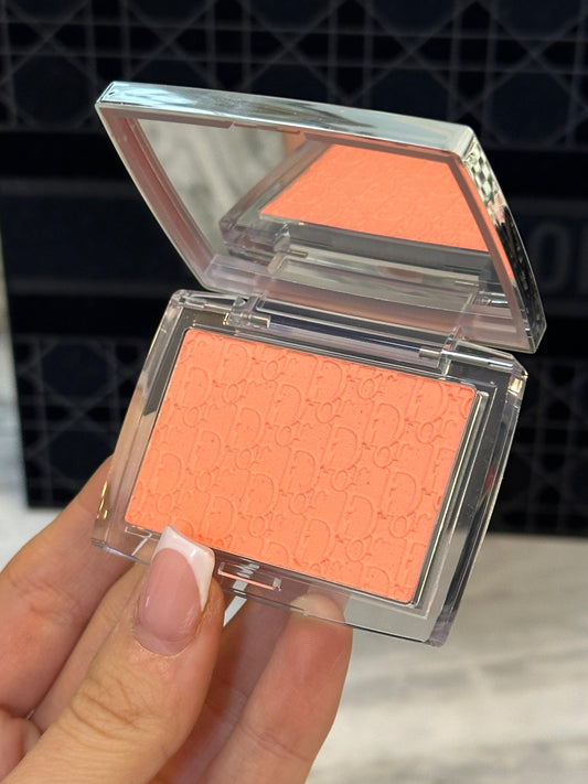 DIOR Rosy Glow (004 Coral)
Color-Awakening Blush - Natural Healthy Glow Effect