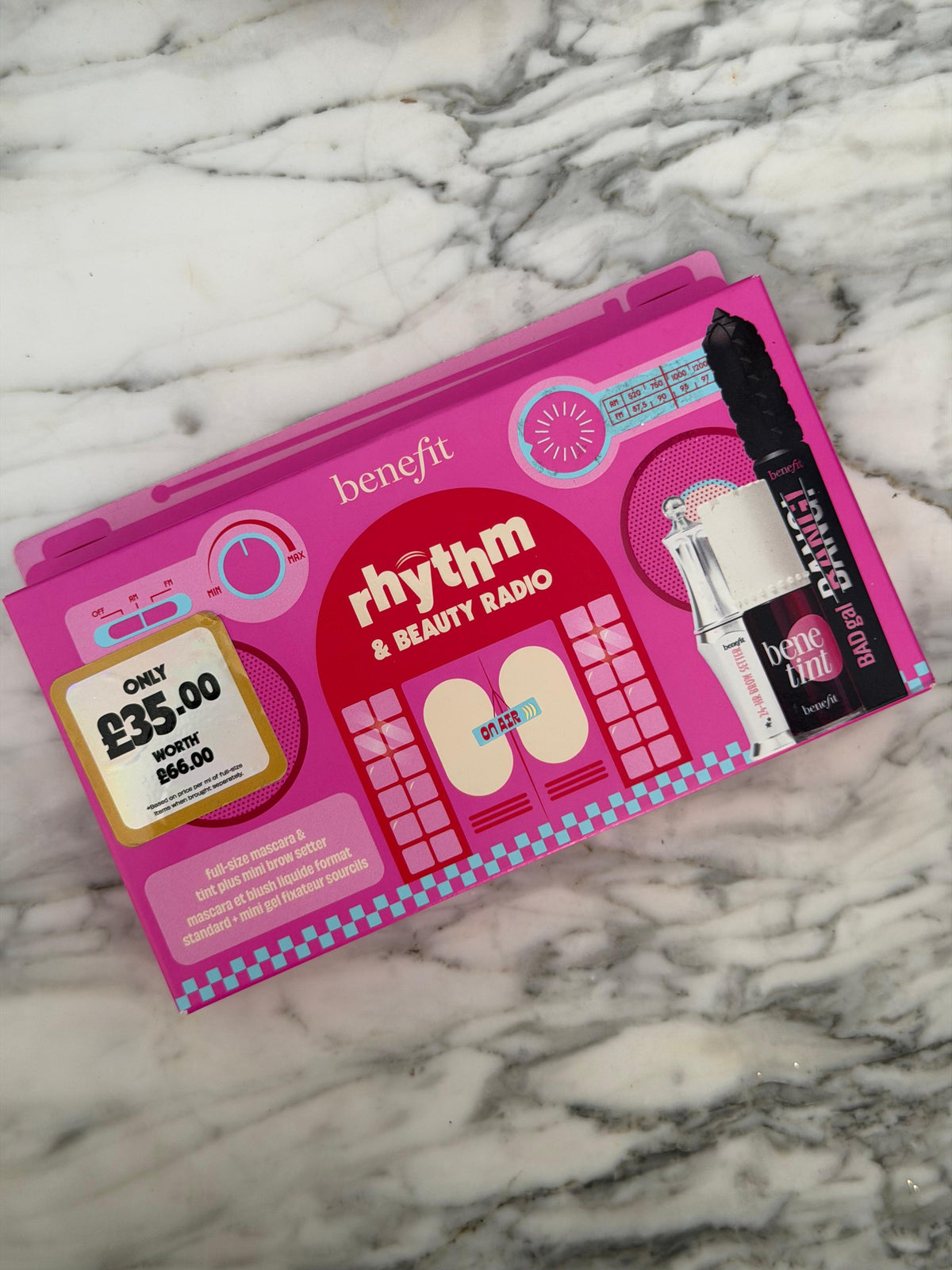 BENEFIT Rhythm & Beauty Radio Set
Full-size Mascara & Tint + Mini Brow Setter