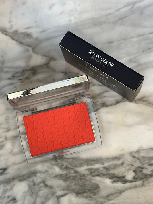 DIOR Rosy Glow 015 Cherry
Color-Awakening Blush - Natural Healthy Glow Effect