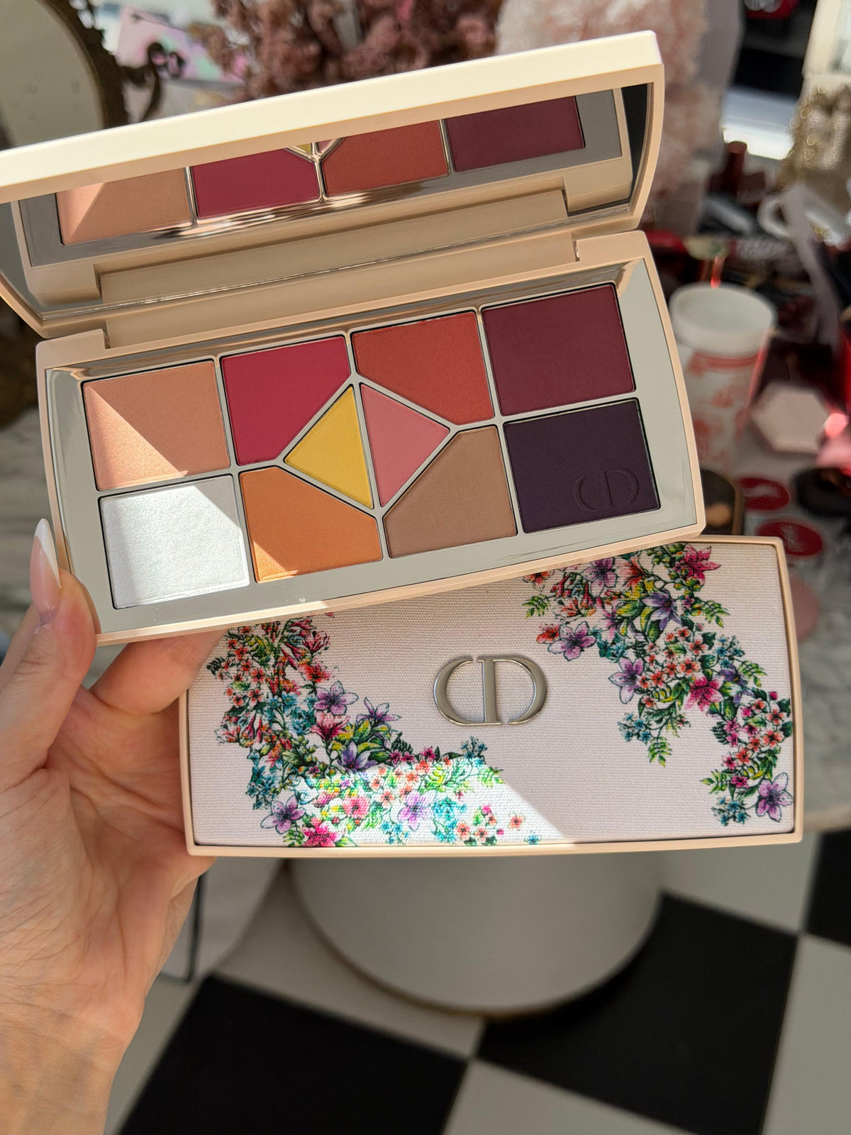 DIOR Diorshow 10 Couleurs Blooming Boudoir Limited Edition
Eye Palette - 10 Eyeshadows - High Color And Long Wear
