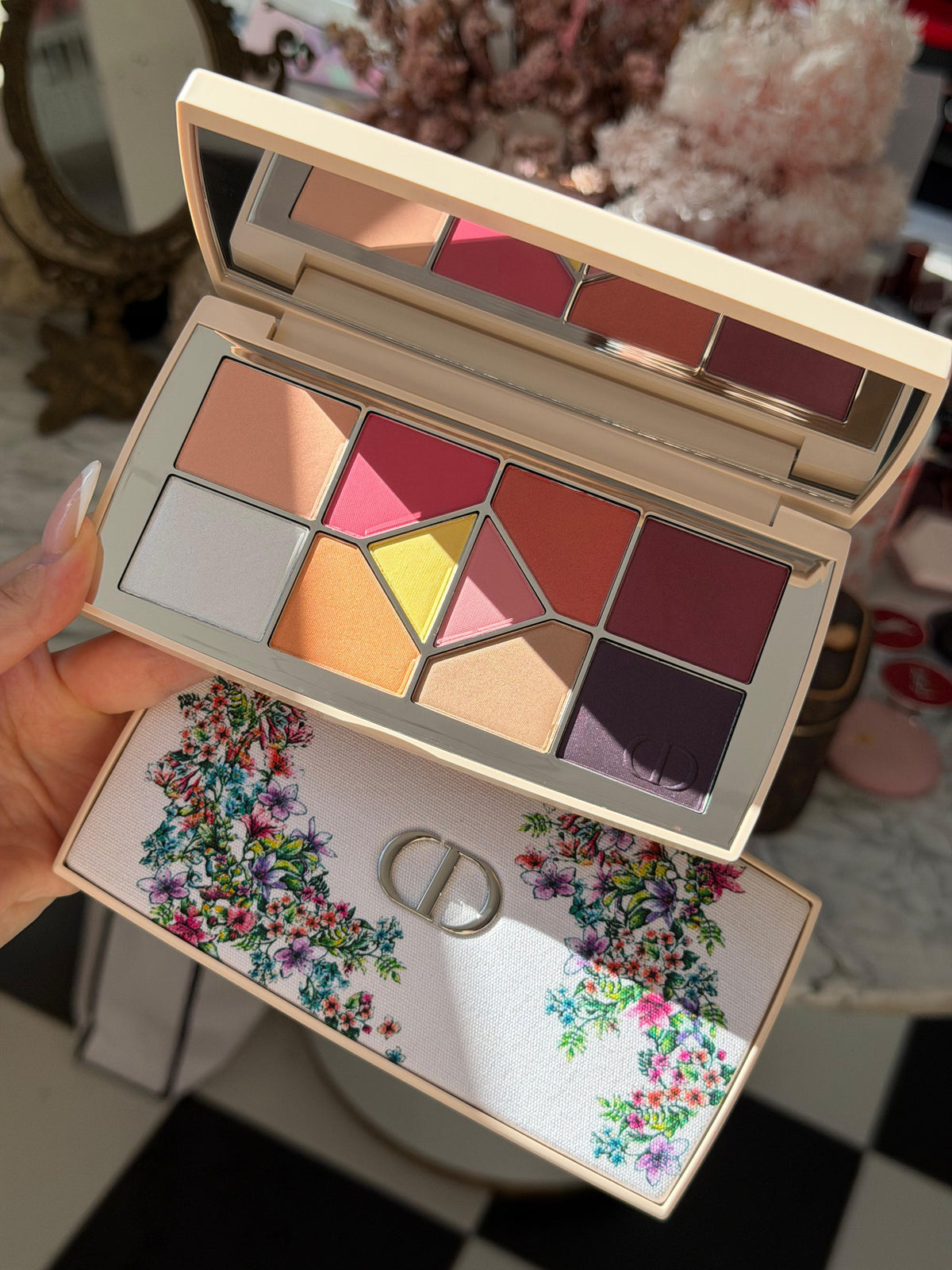 DIOR Diorshow 10 Couleurs Blooming Boudoir Limited Edition
Eye Palette - 10 Eyeshadows - High Color And Long Wear