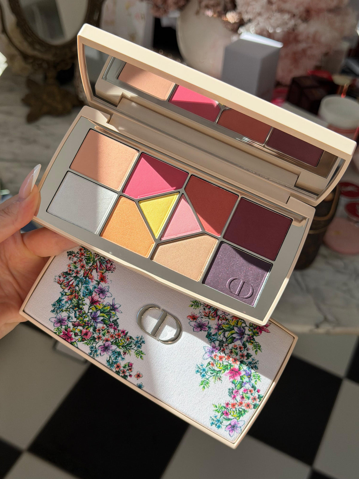 DIOR Diorshow 10 Couleurs Blooming Boudoir Limited Edition
Eye Palette - 10 Eyeshadows - High Color And Long Wear