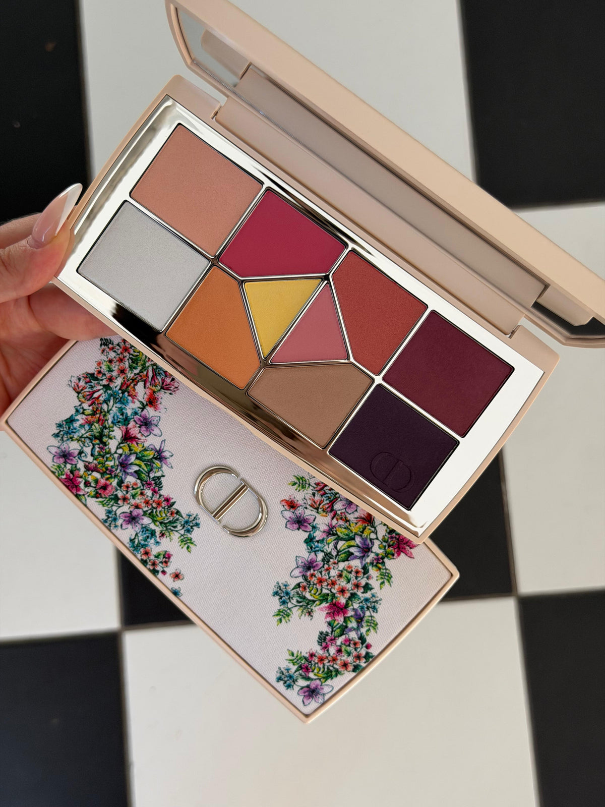 DIOR Diorshow 10 Couleurs Blooming Boudoir Limited Edition
Eye Palette - 10 Eyeshadows - High Color And Long Wear