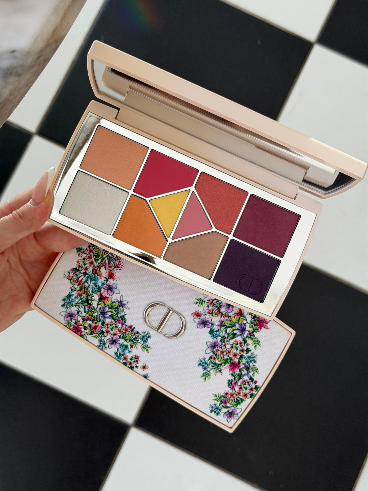 DIOR Diorshow 10 Couleurs Blooming Boudoir Limited Edition
Eye Palette - 10 Eyeshadows - High Color And Long Wear