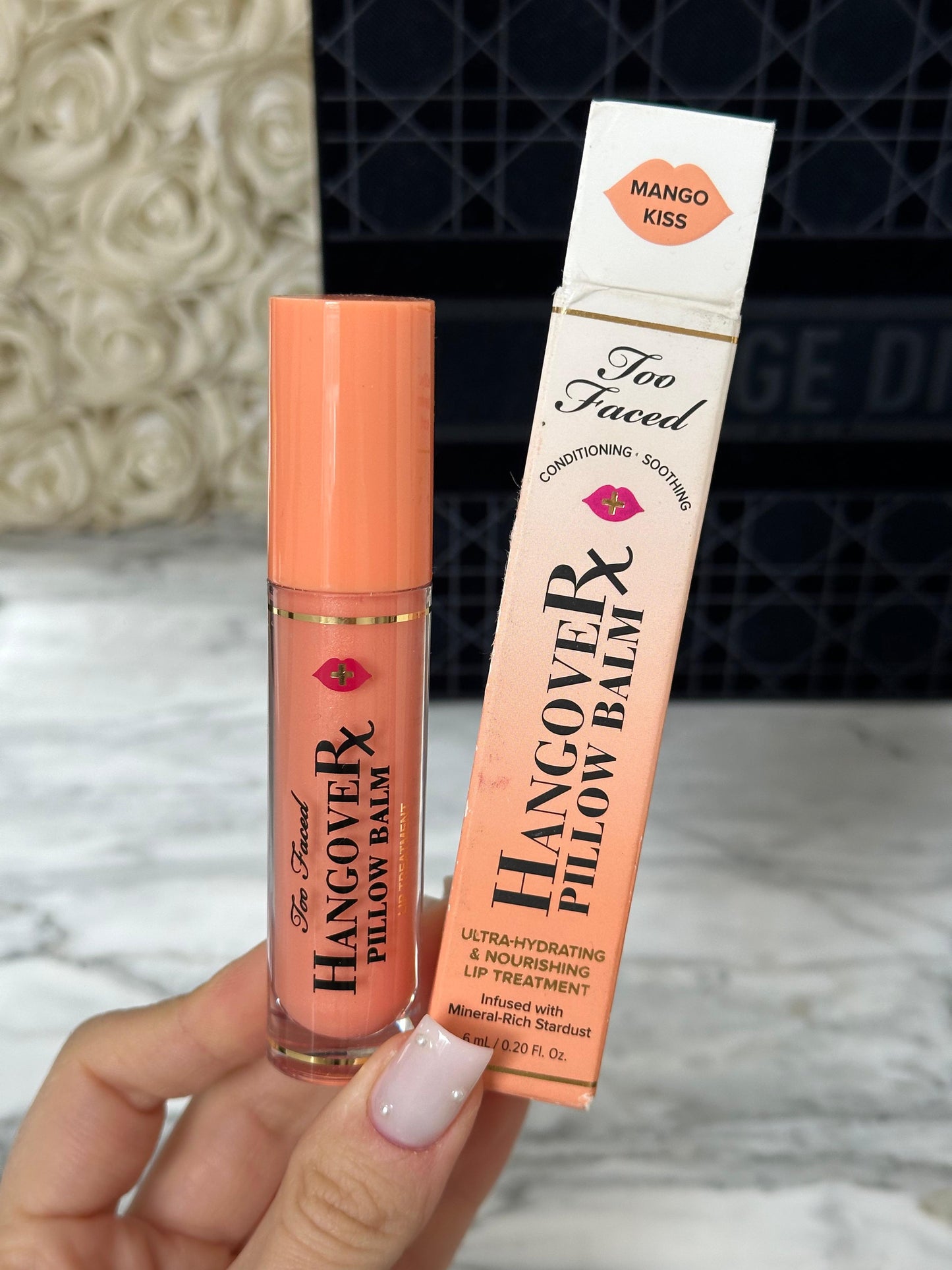 TOO FACED Hangover Pillow Balm Ultra-Hydrating & Nourishing Lip Treatment - Lip Balm Mango Kiss
Infused With Mineral-Rich Stardust