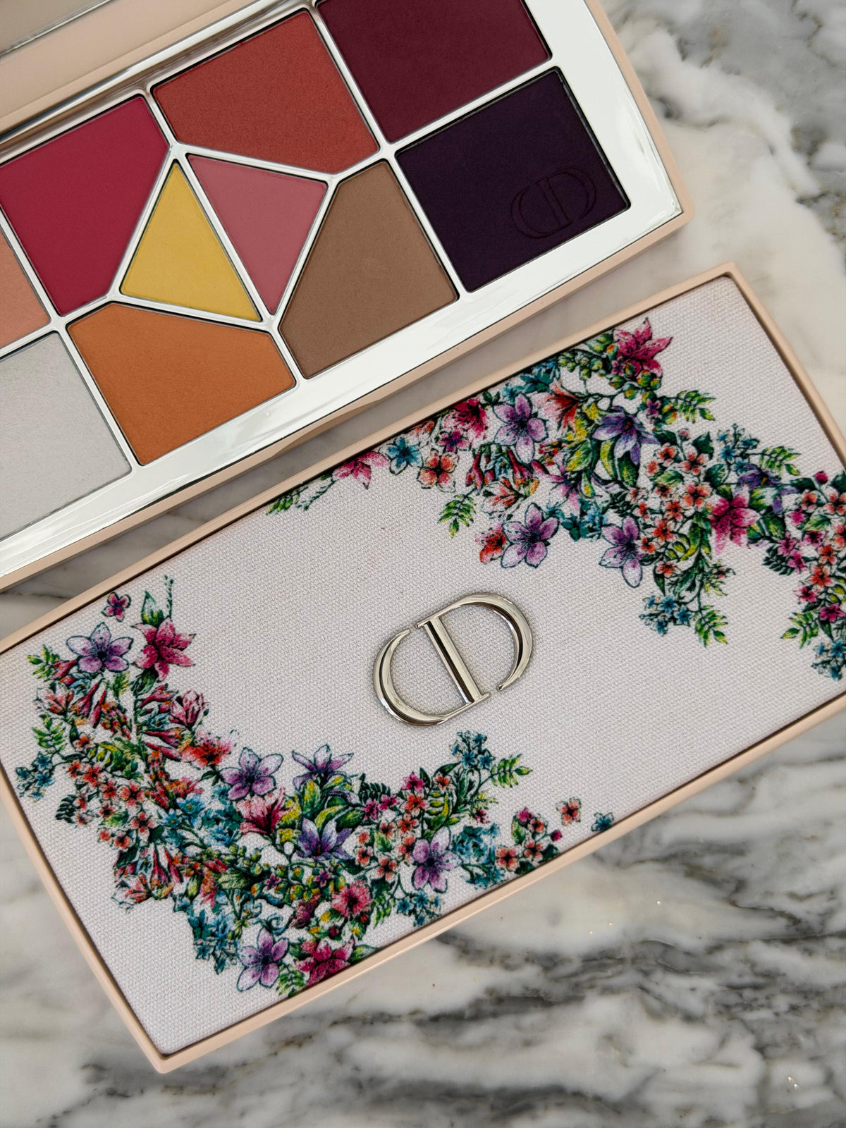 DIOR Diorshow 10 Couleurs Blooming Boudoir Limited Edition
Eye Palette - 10 Eyeshadows - High Color And Long Wear