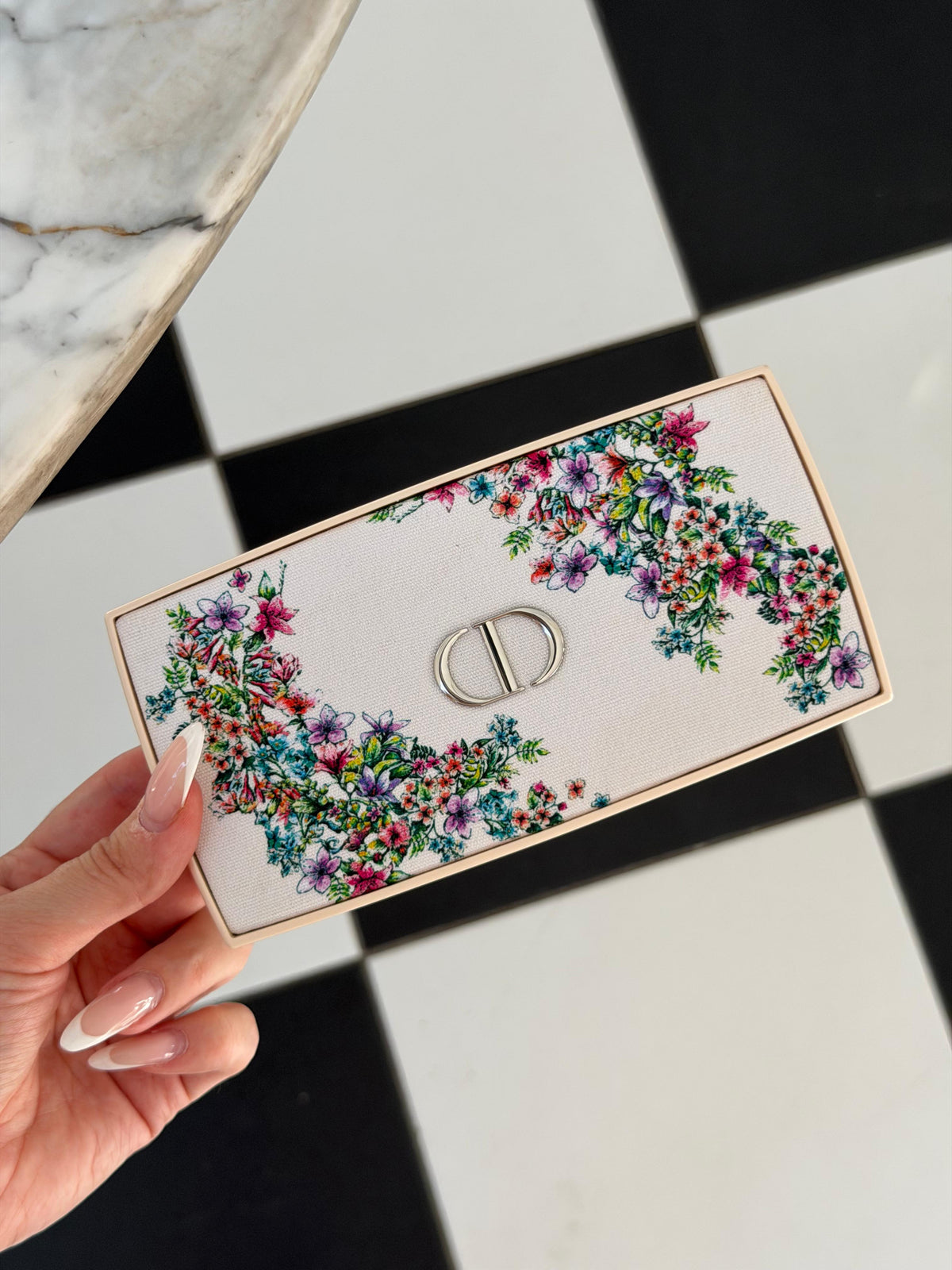 DIOR Diorshow 10 Couleurs Blooming Boudoir Limited Edition
Eye Palette - 10 Eyeshadows - High Color And Long Wear