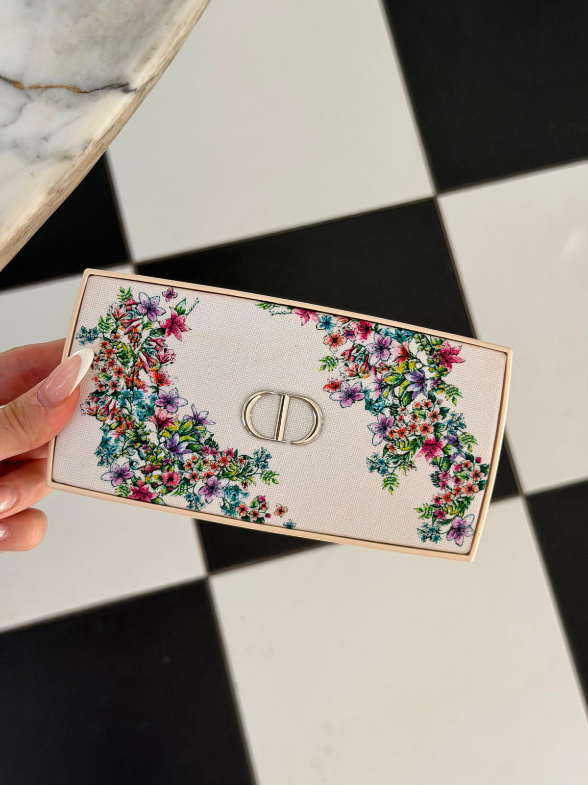 DIOR Diorshow 10 Couleurs Blooming Boudoir Limited Edition
Eye Palette - 10 Eyeshadows - High Color And Long Wear