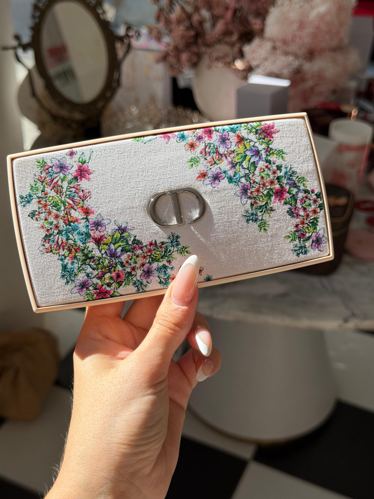 DIOR Diorshow 10 Couleurs Blooming Boudoir Limited Edition
Eye Palette - 10 Eyeshadows - High Color And Long Wear