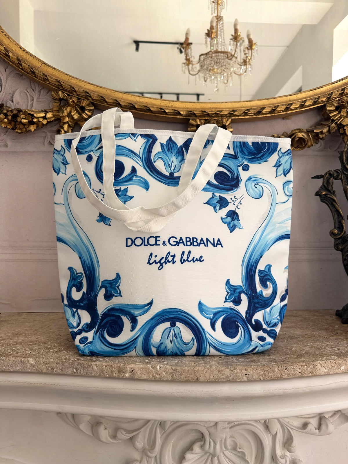 DOLCE&GABBANA
Light Blue Summer Beauty Bag