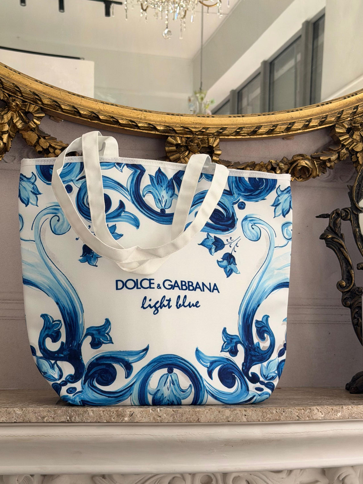 DOLCE&GABBANA
Light Blue Summer Beauty Bag