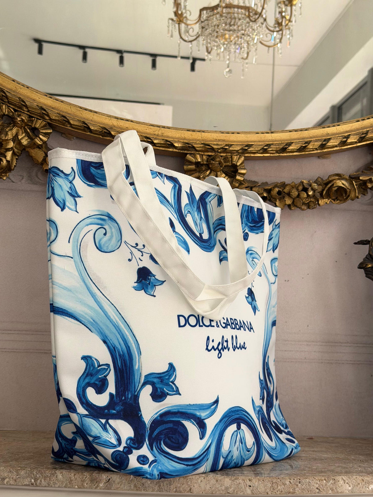 DOLCE&GABBANA
Light Blue Summer Beauty Bag