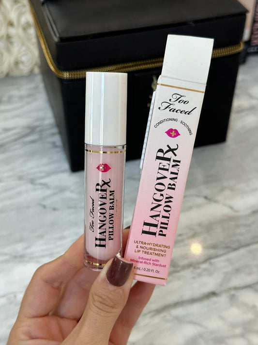 TOO FACED Hangover Pillow Balm Ultra-Hydrating & Nourishing Lip Treatment - Lip Balm White
Infused With Mineral-Rich Stardust