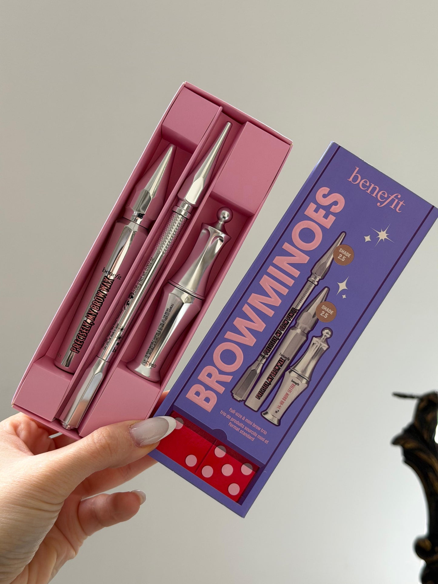 BENEFIT BROWminoes Holiday Gift Set - Blonde
Full-Size Brow Defining Pencil, Volumizing Fiber Brow Gel, And Brow Setting Gel