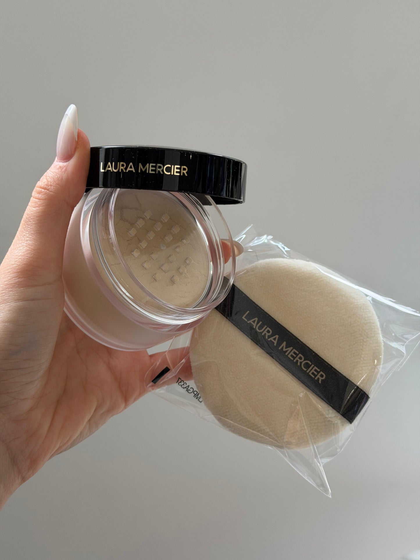 LAURA MERCIER Indulgent Icons Ultra-Blur Translucent Loose Setting Powder + Puff