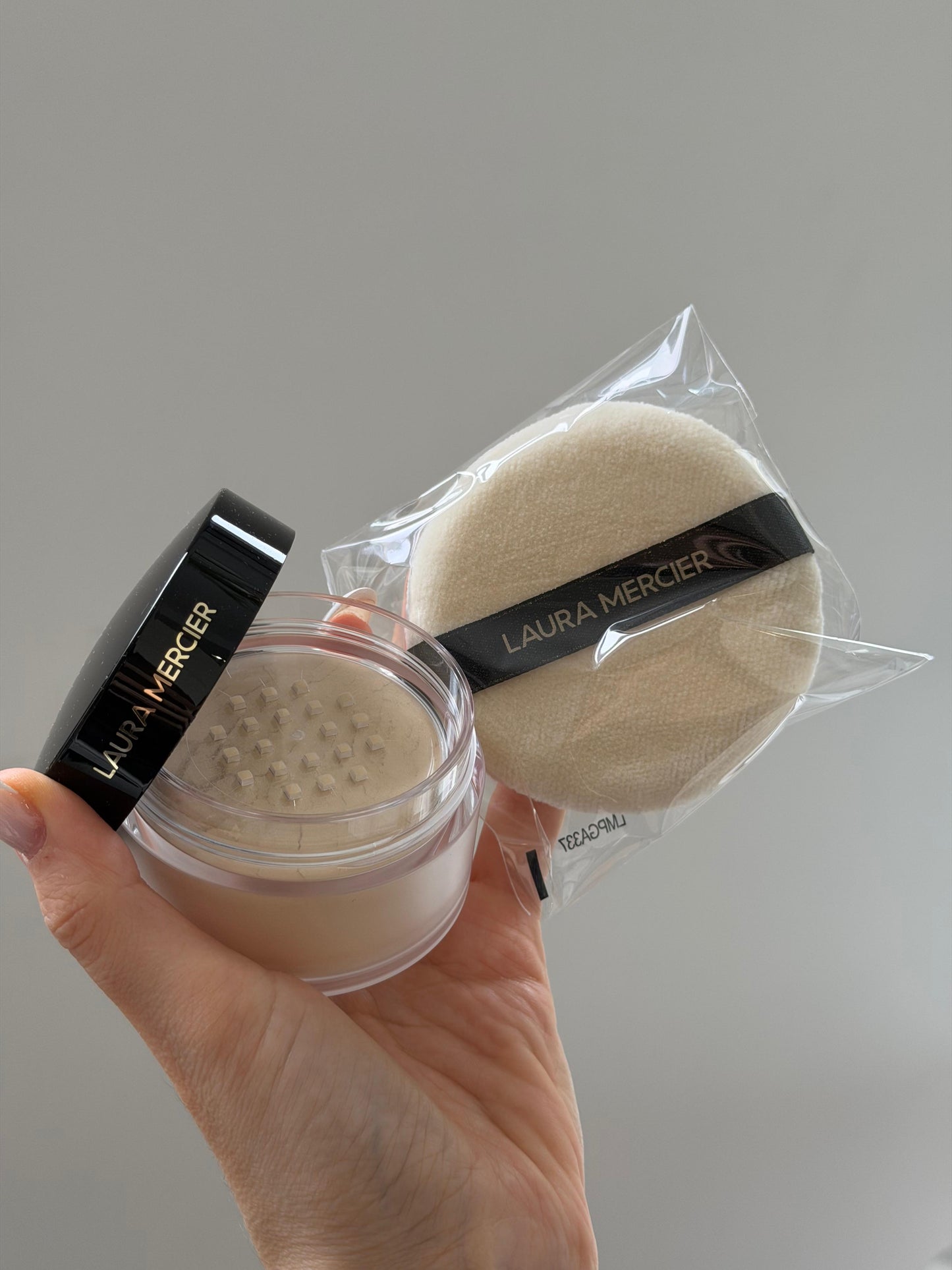LAURA MERCIER Indulgent Icons Ultra-Blur Translucent Loose Setting Powder + Puff